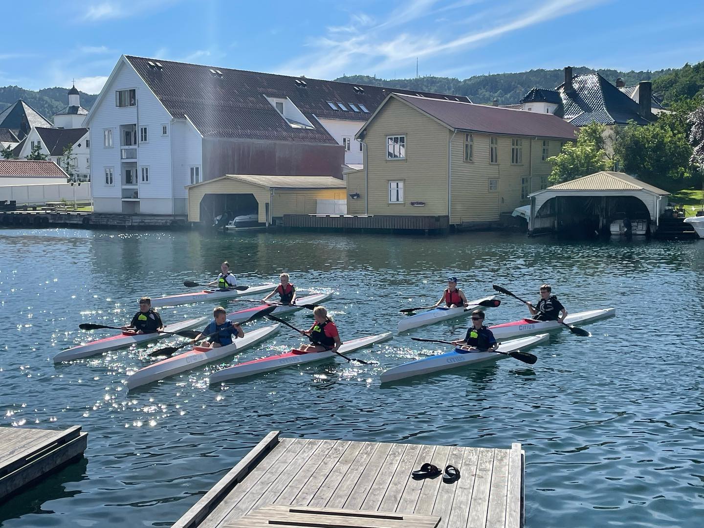 Da er det bare å glede seg til sommeren. Det blir sommeraktiviteter på kajakklubben i år også takket være @gjensidigestiftelsen som støtter oss med kr 300 000,- i år også. Det var stor suksess i fjor og vi satser på at det blir minst like bra i år også 🌞 #flekkefjord #flekkefjordkajakklubb #sommeraktiviteter #gjensidigestiftelsen