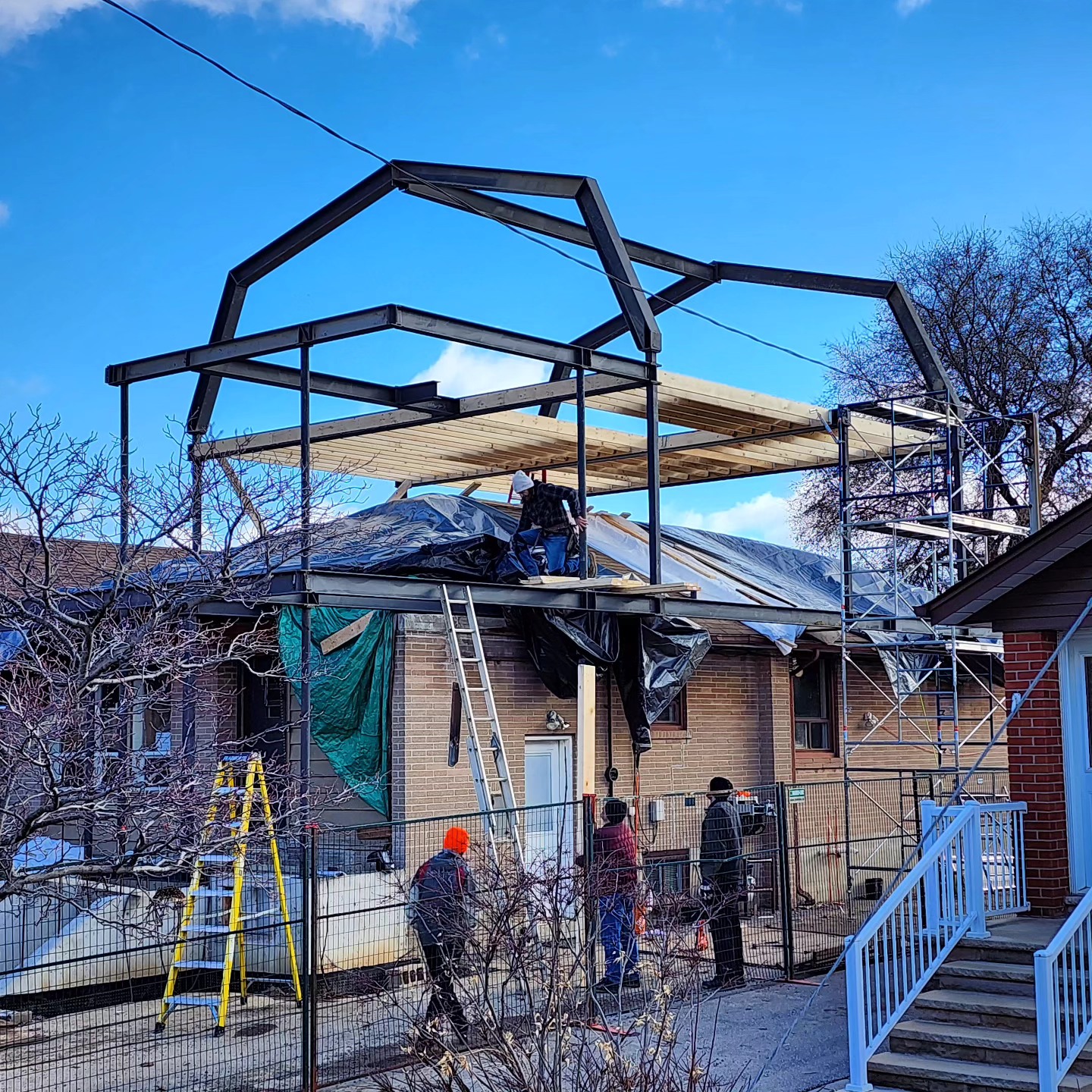 lnstead of traditional timber trusses, cranked steel beams were installed for the roof of this second storey addition. This means that the otherwise useless attic space is now a whole additional floor of liveable space! This particular one was installed right before the holidays 🏗