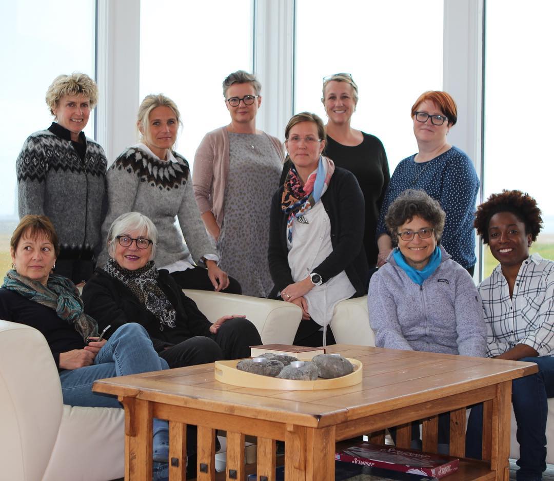 September 2017. The awesome abstract painting workshop crowd, with instructor Janice Mason Steeves (janicemasonsteeves.com)