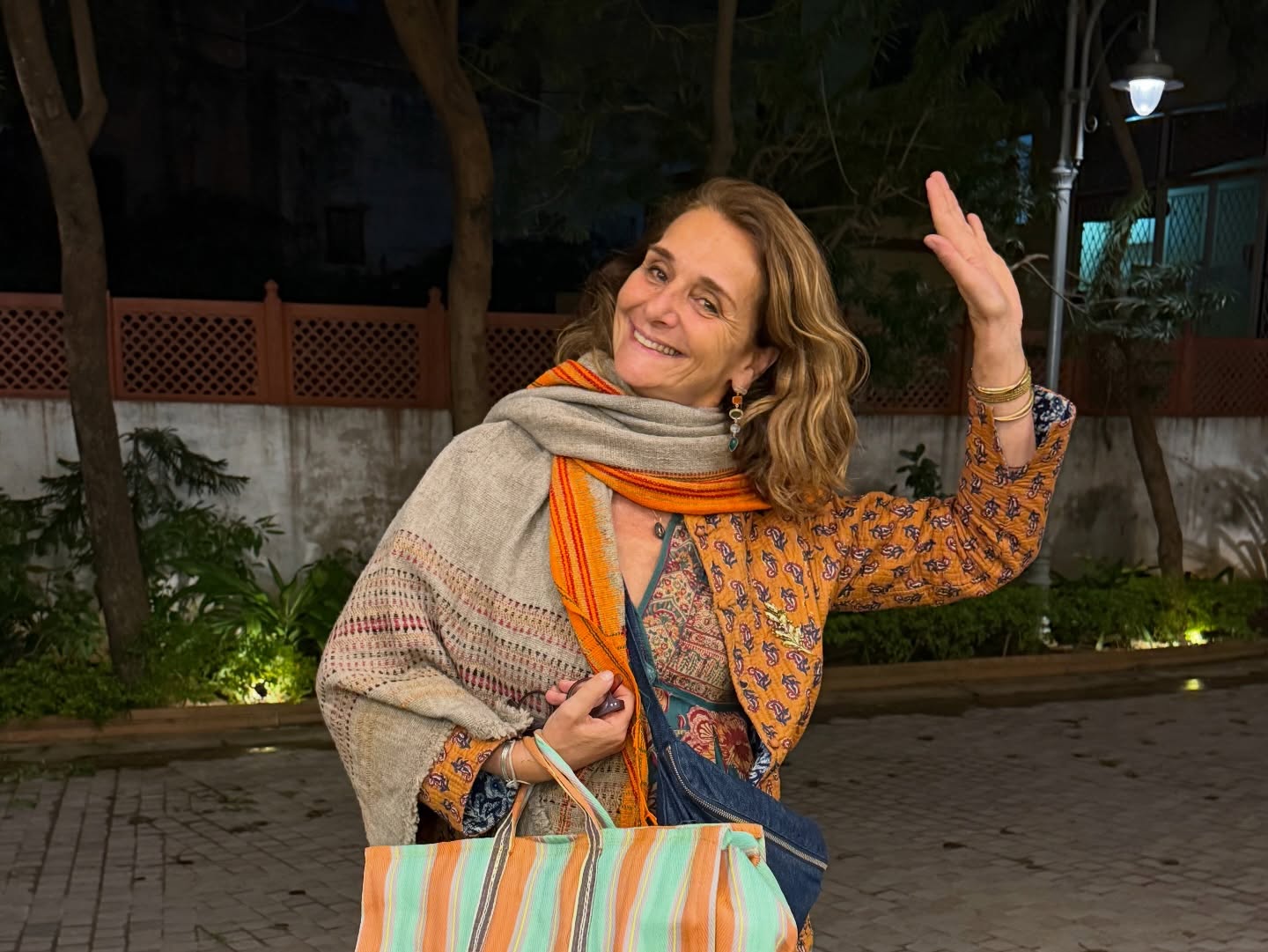 Nous voilà à Jaipur pour préparer la collection 2026 ✨
Et comme toujours, les couleurs, les saveurs et les sons nous transportent… et nous inspirent profondément.
Chaque ruelle, chaque rencontre, chaque détail nourrit notre créativité et donne vie aux prochaines pièces.
#Jaipur #Inspiration #Creation #Collection2026 #VoyageCreatif