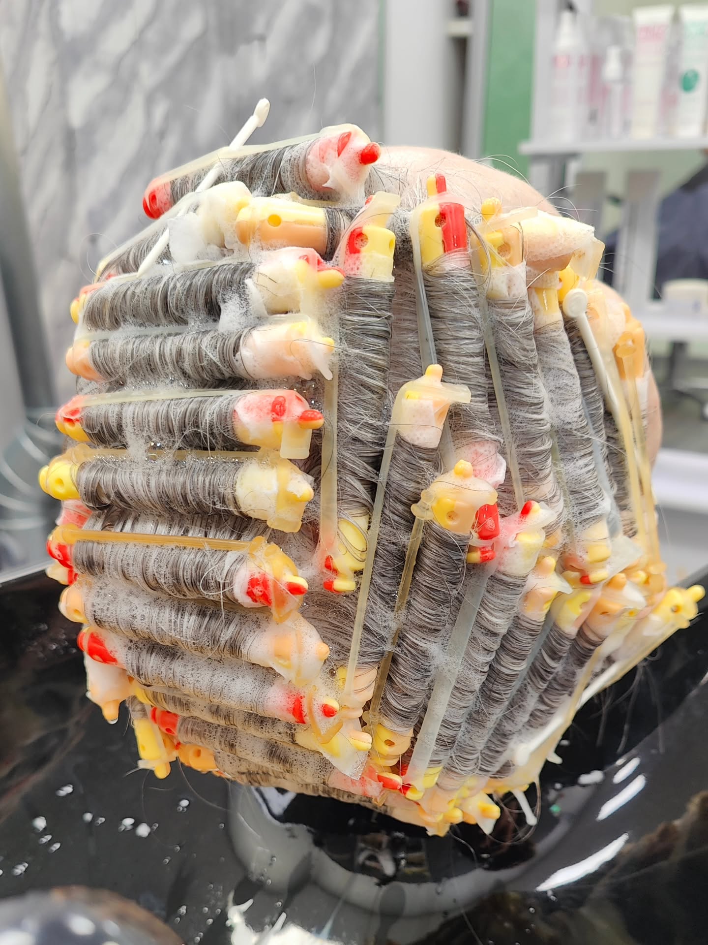 Lemppari työn parissa 🤍 klassinen permanentti 🤍 - Kirsi -
#permanentti #klassinenpermanentti #permis #permanenthair