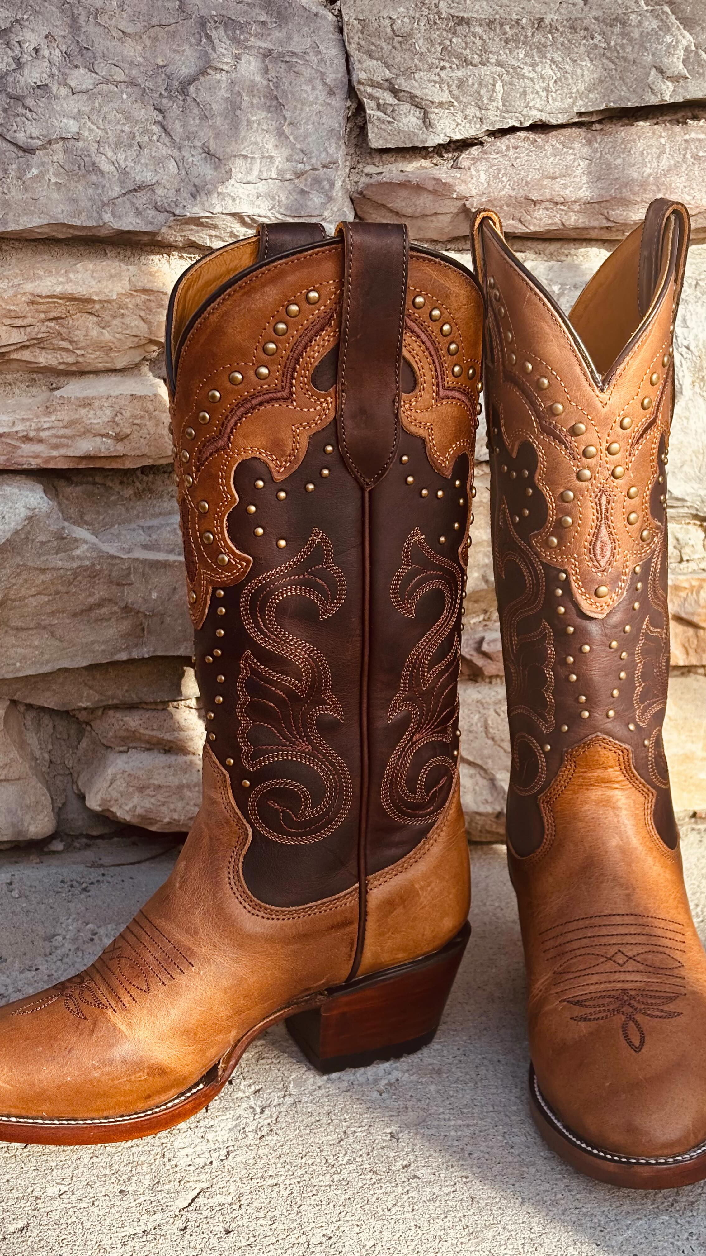 Heading to Art of the Cowgirl in Arizona (Feb 24–28) feels even more meaningful knowing I get to wear a piece of Canadian craftsmanship with me…
I’m partnering with Alberta Boot Co. and bringing their Showgirl boots along for the ride.
Classic two-toned leathers, bronze studding and just the right amount of flashy!! Make sure to hit up Alberta Boot to get a style that speaks to you.
