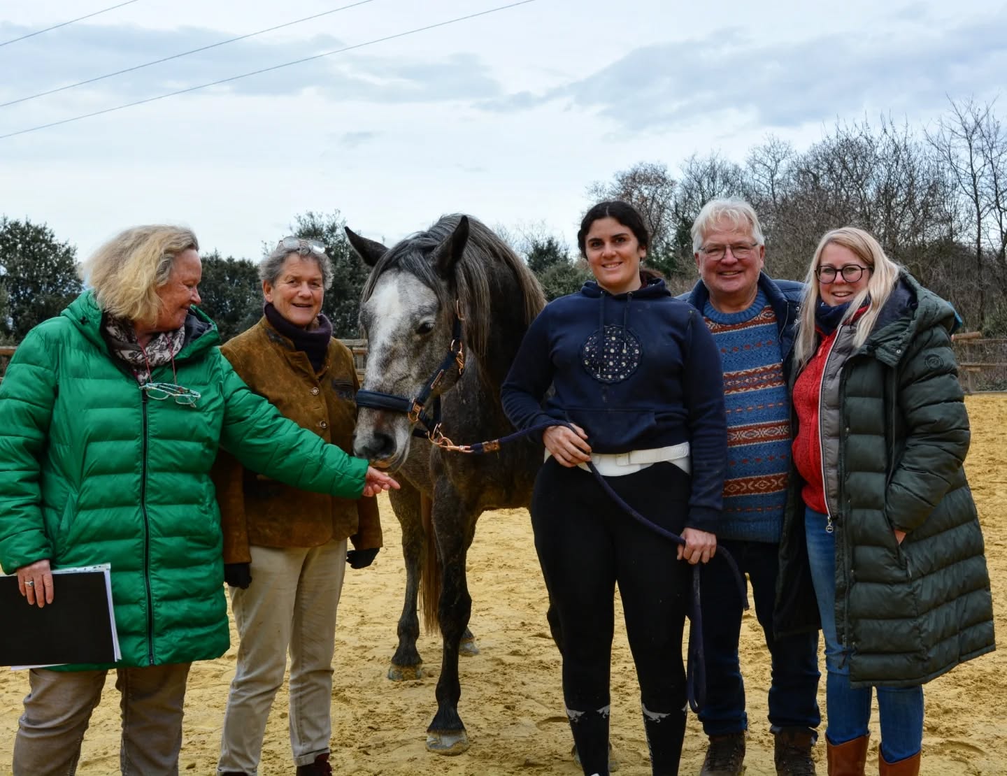 ✨ Une journée inoubliable ✨
Les évaluations officielles Lipizzan se sont déroulées dans les meilleures conditions, et nous sommes heureux et fiers d’annoncer que tous nos chevaux présentés ont été approuvés au stud-book du Lipizzan 🐴✨
Après 8 années d’élevage, de patience, de doutes parfois, mais surtout de passion et de travail, cette réussite est une véritable consécration.
Ce fut un privilège d’accueillir des juges internationaux de renom et une opportunité précieuse d’observer leur expertise et leur exigence.
Merci à Andrea & Max Dobretsberger 🇦🇹 (Association Autrichienne du Lipizzan) et
Yvonne Peeters 🇳🇱 (Association Néerlandaise du Lipizzan) pour leur expertise !
Nous adressons nos sincères remerciements à l’Association Française du Lipizzan pour la qualité de l’organisation et la reconnaissance accordée à notre élevage. Et merci à tous ceux qui nous soutiennent dans cette aventure.
Nous repartons avec beaucoup de fierté, d’émotion et l’envie de continuer à faire grandir l’élevage Lipizzan 🤍 Cette réussite renforce notre engagement en faveur d’un élevage Lipizzan d’excellence, reconnu au niveau international.
#Lipizzan #Élevage #StudBook #Cheval #associationfrançaisedulipizzan