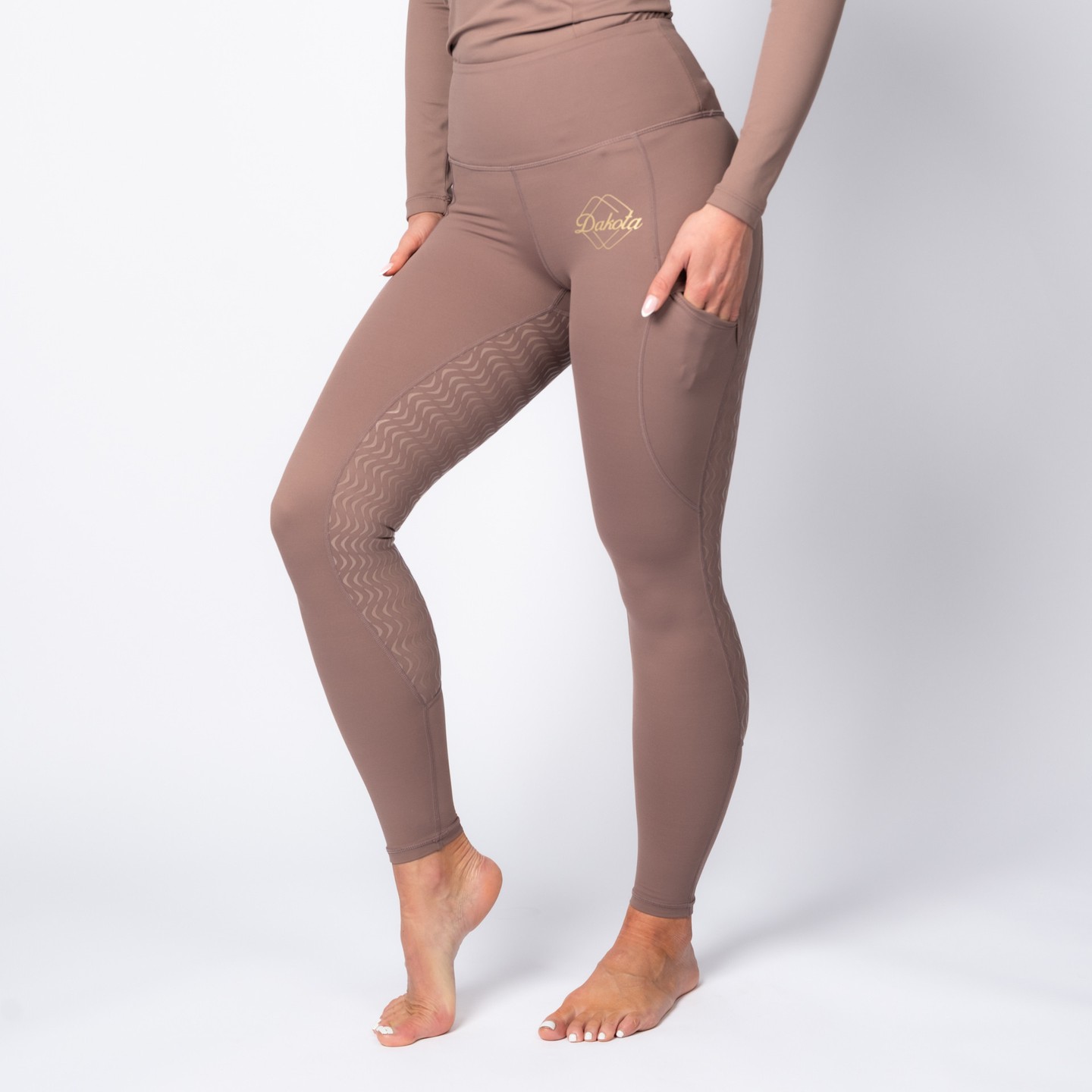 SALE 20% OFF
Ride in comfort and style with the Dakota Full Seat Leggings (Taupe & Gold). High-waisted, super-stretch fabric, full silicone seat for stability and deep phone pockets — perfect for everyday training or competition. Limited pieces at the discounted price of £44. Link in Bio ✨ #Equestrian #RidingWear #Leggings #Dakota #EquestrianStyle #StableLife #RideInComfort