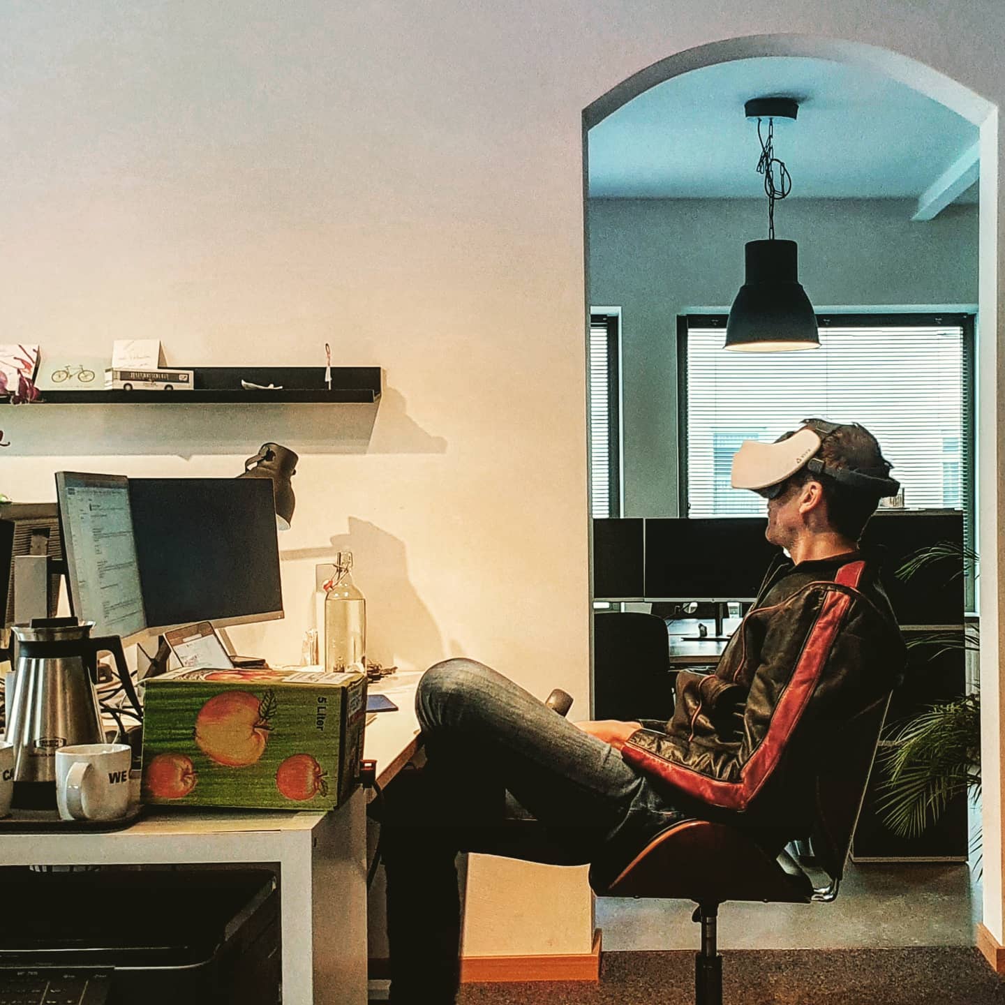 #vrlifestyle #CowOrKing #coworkers #coworkersbelike