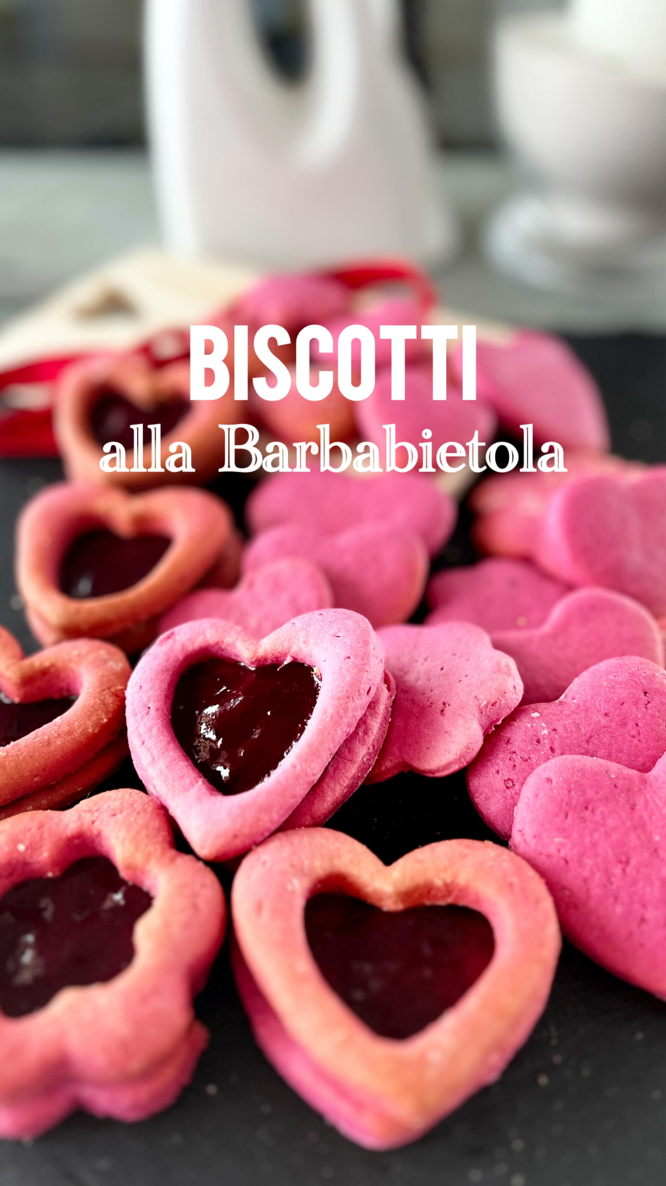 🍪 🩷 BISCOTTI rosa alla BARBABIETOLA
Gluten free e vegan (senza latte né uova) 🌱
Sono perfetti per un San Valentino vegano e gluten free, per festeggiare le colazioni di San Valentino in nodo sano ma buono ! 💖
{Prima mi raccomando seguimi qui 👉 @valigiainfarinata per non perderti nemmeno una ricetta}
📝 Ingredienti
• 200 g di fecola di patate
• 200 g di farina di riso
• 200 g di barbabietole cotte
• 150 g di zucchero di canna (oppure dolcificante)
• Succo di mezzo limone
• 1 pizzico di vaniglia
• 1/2 cucchiaino di lievito in polvere per dolci
• 70 ml di olio di semi di girasole
👩🍳 Procedimento
1. Frulla le barbabietole fino a ottenere una crema liscia.
2. In una ciotola unisci la crema di barbabietola con zucchero, olio, succo di limone e vaniglia.
3. Aggiungi fecola, farina di riso e lievito e mescola fino a ottenere un impasto morbido e omogeneo.
4. Forma i biscotti e disponili su una teglia rivestita di carta forno.
5. Cuoci in forno ventilato a 160°C per 8 minuti.
⚠️ Attenzione alla cottura:
i biscotti rimarranno di un bel rosa intenso, ma aumentando la cottura il colore sbiadirà.
Regolatevi quindi con i tempi da me indicati.
Mandami una foto se crei questo piatto e io ti ripubblico nelle mie storie.
Lasciami un ♥️ per sostenermi e salva la ricetta per averla sempre a portata di mano.
Trovi questa e tante altre ricette anche sul mio sito (link in bio)
Alessia
#biscottivegan #glutenfree #ricettesanvalentino #valigiainfarinata #snackbiο san valentino ricette di San valentino
biscotti vegan, biscotti gluten free, biscotti alla barbabietola, dolce sano, ricette senza glutine, dolci vegani