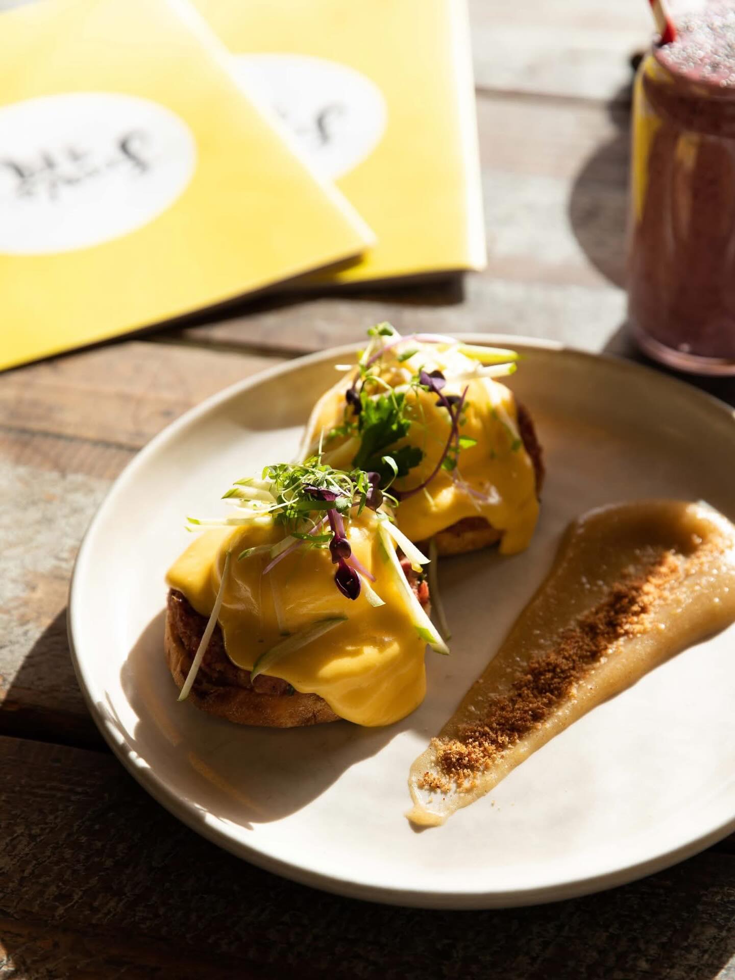 Can’t be missed! 🍳 Golden yolk Eggs Benedict on smoked ham hock terrine, topped with silky apple cider hollandaise and finished with maple bacon crumble. Yum 😋
#friendsofmine #Friendsofminecafe #cafemelbourne #melbourne #eggsbenedict