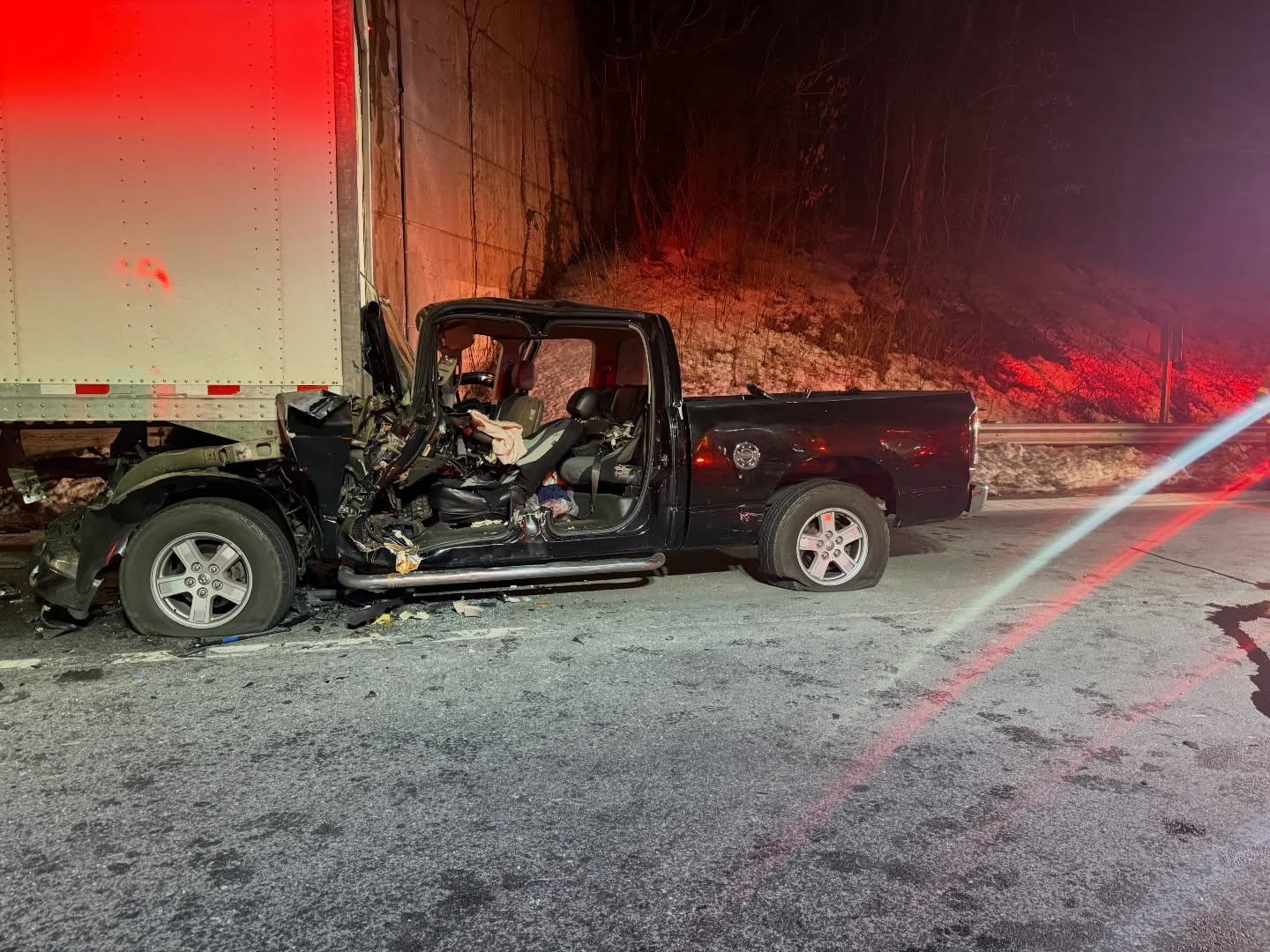 Yesterday morning, #Engine83 was dispatched for a Vehicle Vs Tractor Trailer, with entrapment. E83 arrived with a crew of 4 as the first engine and found an under ride situation with significant intrusion. E83 stabilized the vehicle and the trailer, took the doors, B post and lifted the dash to extricate the patient. Units transported the single occupant to UVA. Total extrication time of 19 minutes.
💳: E151, E83, SQ11, M15, BC202