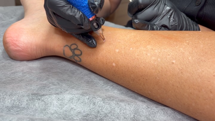 Swipe to see the before and after 🔥.
Skin camouflaging will forever be my favourite treatment 🤍
Not because it’s the most glamorous ✨
But because it’s the most transformative 🤍
Stretch marks, scars, pigmentation — blending skin back to itself and watching confidence return is something I’ll never take for granted 🌿
It’s quiet, subtle, powerful work — and the results go far deeper than skin ✨🫶