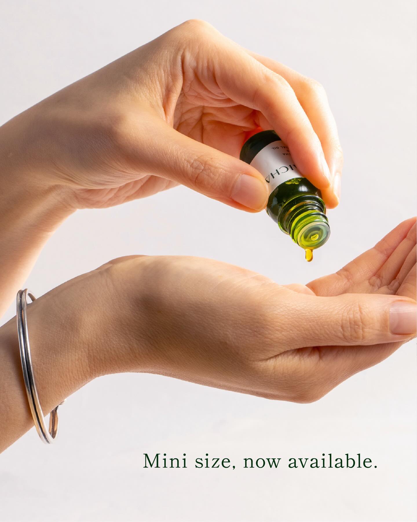 Small bottle, Big power.
#SAICHA
#采茶
#teaseedoil
#茶の実オイル
#乾燥ケア