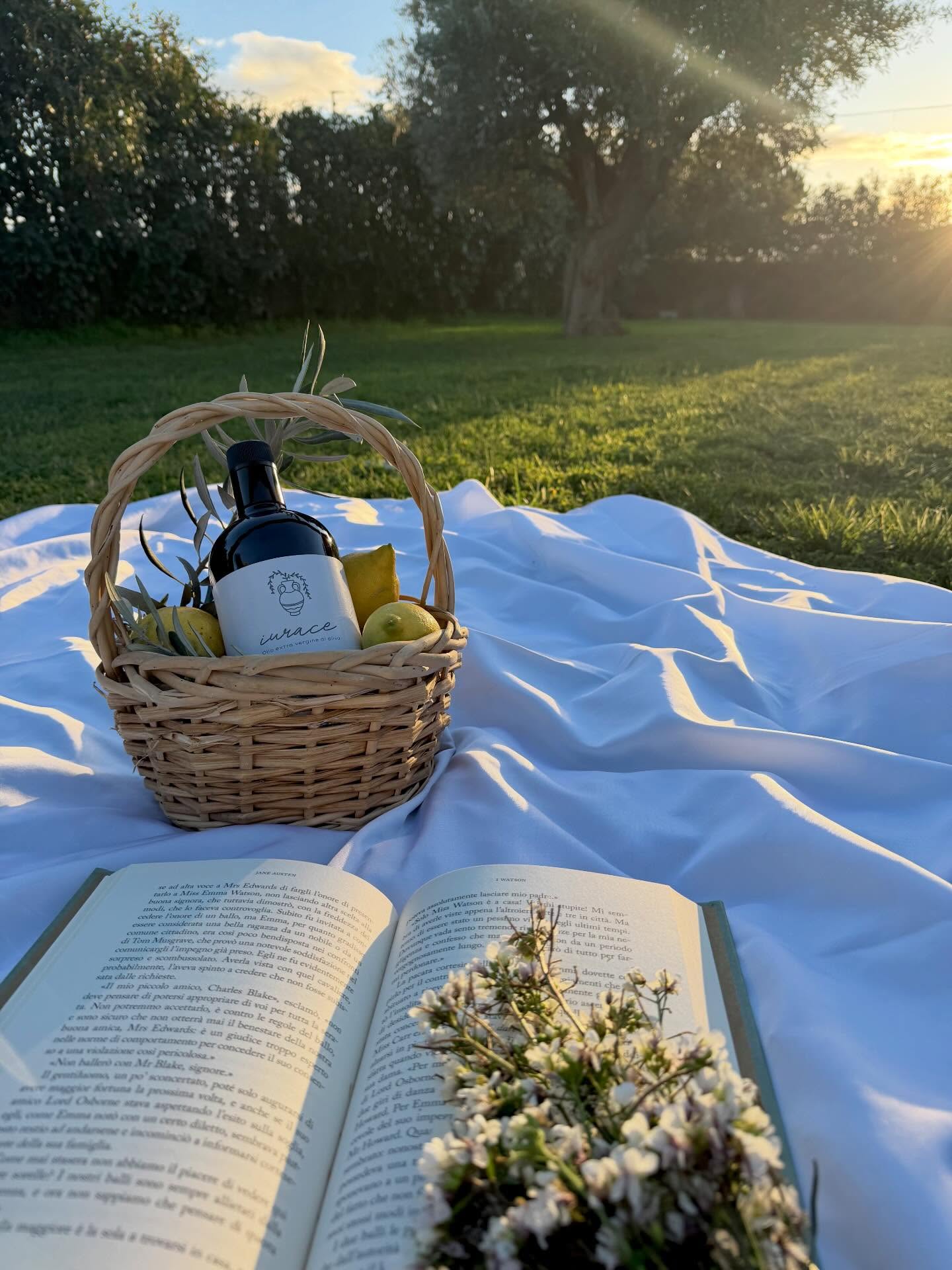 Ci sono momenti che scorrono, e momenti che restano.
Un olio extravergine che accompagna il tempo, senza mai sovrastarlo.
📍 Isola di Capo Rizzuto
Disponibile sul nostro sito.🤍
#olioextraverginedioliva #madeinitaly #calabria #foodlovers #qualitàitaliana