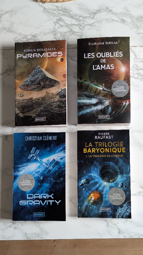 Aujourd'hui j'ai reçu les quatre prochains livres de poche à paraître chez @pocketimaginaire !
- Pyramides
- Les oubliés de l'Amas
- Dark Gravity
- La trilogie Baryonique
Lequel vous tente le plus ? 😊
#unboxing #pocketimaginaire #receptionlivresque #ScienceFiction #bookstagramfrance