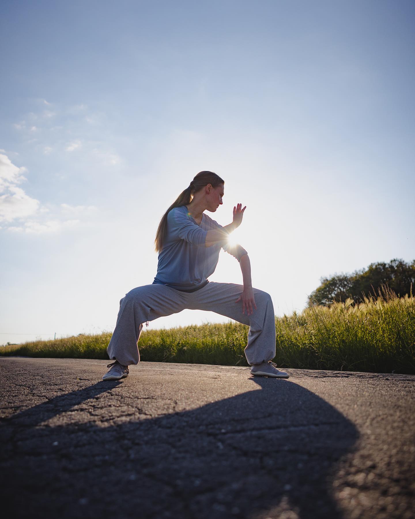 ~ Bleib' fit! Einmal am Tag schwitzen ist super für dein Immunsystem. Dabei reicht schon ein gutes,
kurzes warm-up von 15 Minuten.
.
.
.
.
#taichi #qigong #healthylifestyle #rausausdemalltag #gesundheit #persönlichkeitsentwicklung #inspiration #lebenimjetzt #lebensfreude #achtsamkeit #entspannung #achtsamleben #sportzuhause #ausgleich #auszeit #auszeitvomalltag #innerebalance #durchatmen #ausgeglichenheit #taichideutschland #qigongdeutschland #taichiqigong #gesünderleben #gesunderlebensstil #positivevibes #stressbewältigung #selbstliebe #körperbewusstsein