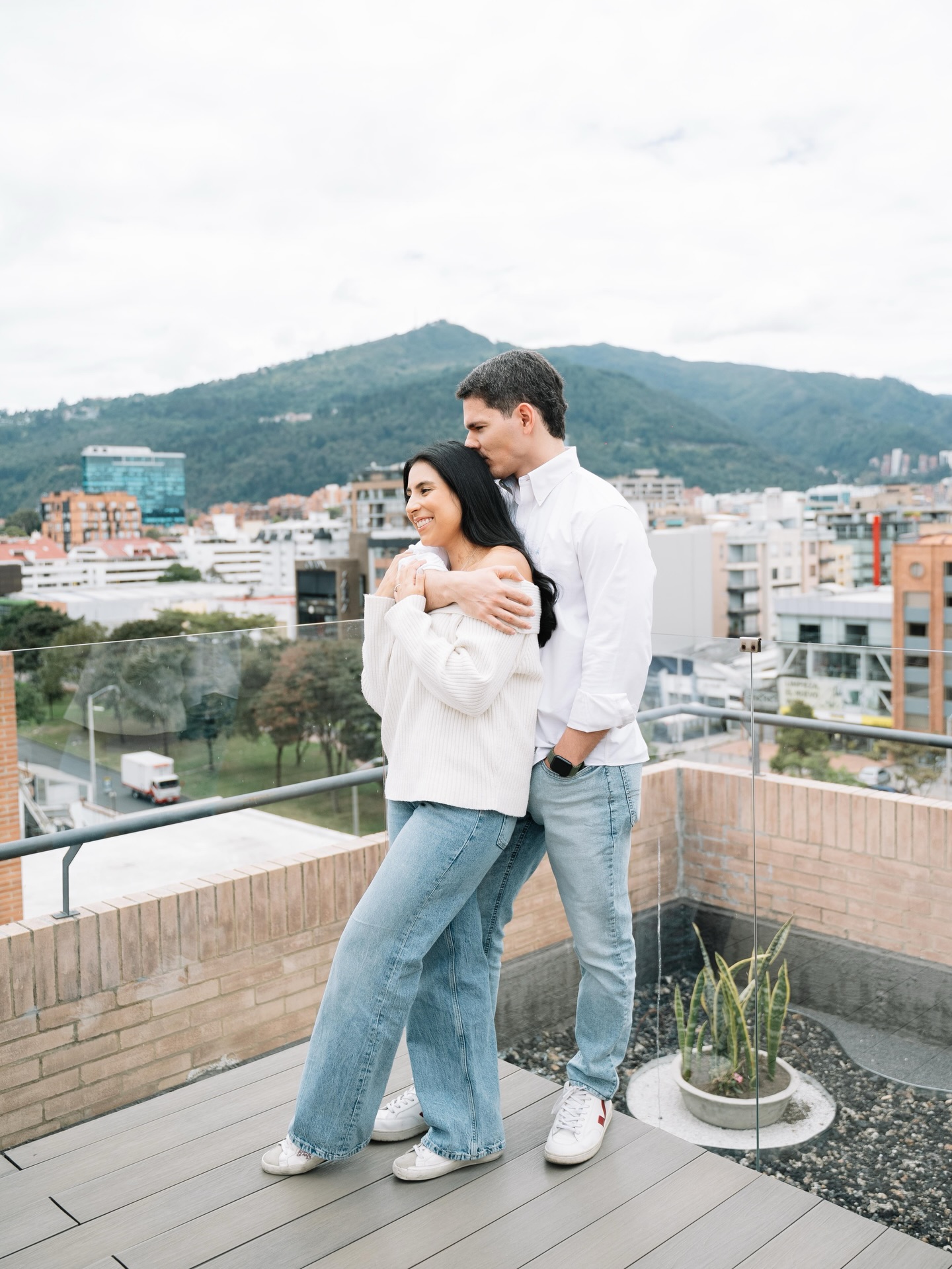 Fotografiar el amor en su hogar es capturar su versión más verdadera.
#sesionprebodabogota #sesionesfotograficasbogota