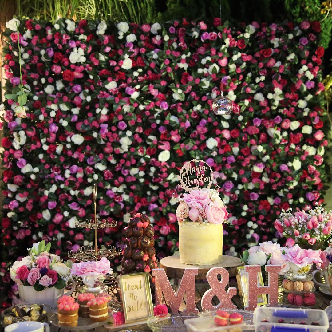 Our spring garden flower wall at a special engagement last week😍😍