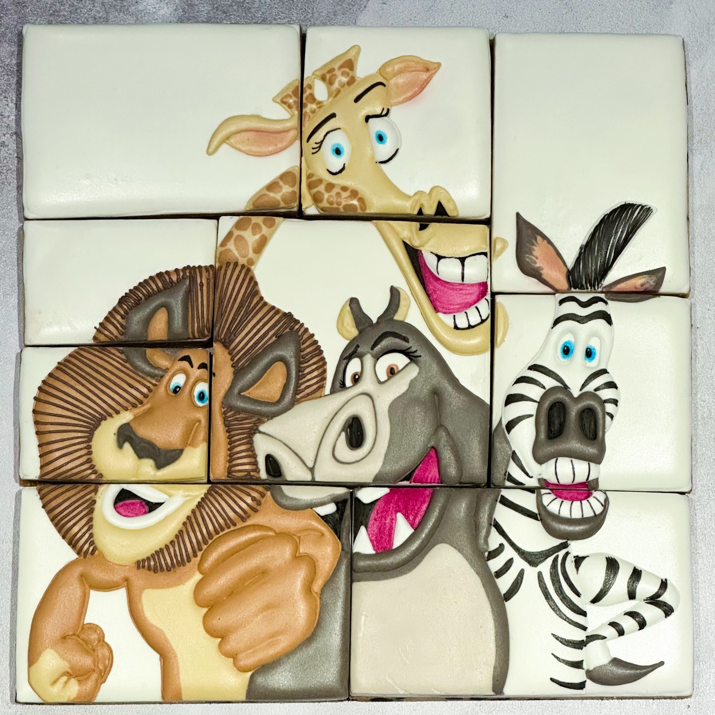 Un grand dessin et 9 biscuits plus tard…
Une image à se partager pour n’en faire qu’une bouchée.
__________________
Karu Sweets Design | Biscuiterie artisanale & personnalisée
🧑🏾🍳 Christmina, biscuitière passionnée
🍪 Biscuits sur mesure,personnalisés, pour tous les événements
🤲🏾 Entièrement fait à la main, du biscuit au décor
📦 Livraison en France métropolitaine et dans les DROM
🛒 Click & Collect Orly (94)
Commande en MP ou sur le site (délai 14 jours minimum)
www.karusweetsdesign.com