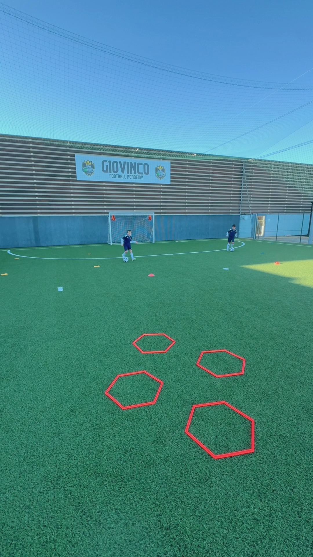 L'allenamento in coppia massimizza la competizione sana e il divertimento! 🤝 Guarda la grinta dei nostri atleti, sotto la guida dei nostri coach!
Migliorarsi insieme è ancora più bello!
Vuoi allenarti con un amico?
Contattaci subito per organizzare le vostre sessioni!👇
📍 Dove siamo: Green Club, Via Buffa 47 - Nichelino (TO)
🗓 Giorni disponibili: da Lunedì a Sabato
📞 Contatti: 3407443313 | ✉️ giovincoacademy@gmail.com
.
.
.
#G10vincoAcademy #giovinco #AllenamentoInCoppia #PartnerTraining #SpiritoDiSquadra #CalciatoriCrescono