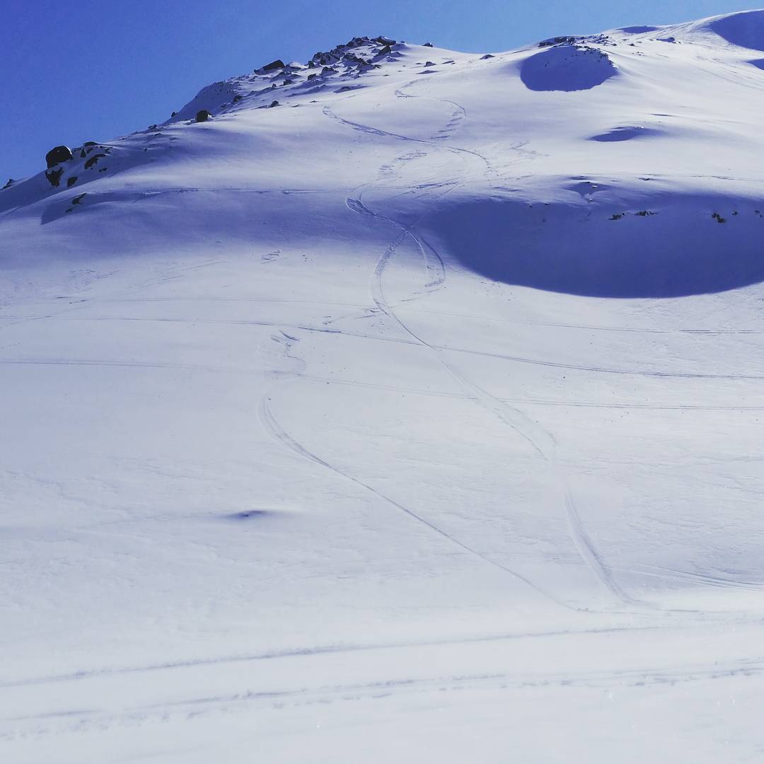 Epic weekend at #mtruapehu. Lift lines were massive so it was all about finding those fresh lines and there were plenty on offer if you were prepared to hike.
#snowfitness
#SnowFIT
#ski
#skifit
#snowboard
#snowboarding
#skiing