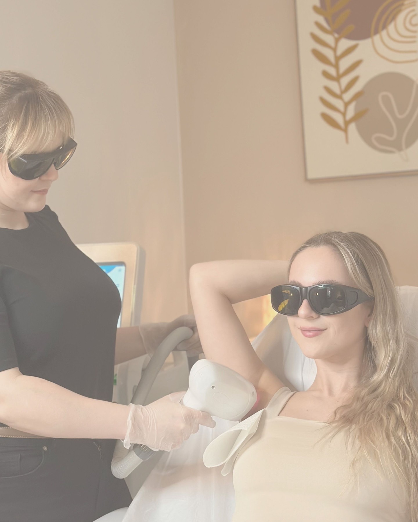 Meet Helga ✨
@helganeag @pearlskin_murtal
Mit viel Erfahrung, Feingefühl und modernster Technologie sorgt Helga für effektive Haut- und Laserbehandlungen – individuell abgestimmt auf deine Bedürfnisse.
Ob dauerhafte Haarentfernung oder gezielte Hautverbesserung: Deine Haut ist bei ihr in besten Händen.
Für sichtbare Ergebnisse, ein sicheres Gefühl und deinen persönlichen Glow.##
#Laserbehandlung #SkinCareExperts #BeautyTreatment pearlskin_murt
Model: @thisisnadii_ 💕