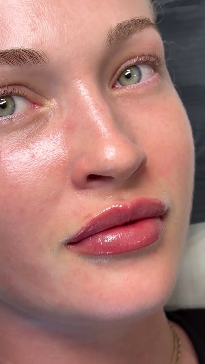 Just a little pop of colour 🫦#lipblush