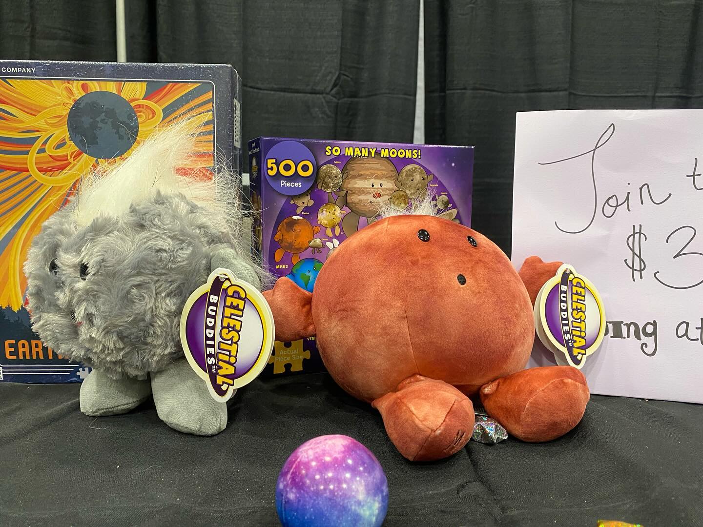 Half an hour left to get your raffle tickets to win one of these guys at our table in the vendors hall at #stdallas. All the money goes to the non-profit. ❤️🚀🧠🔭
#startrek #astronomy #neurodiversity #astrophysics #actuallyautistic