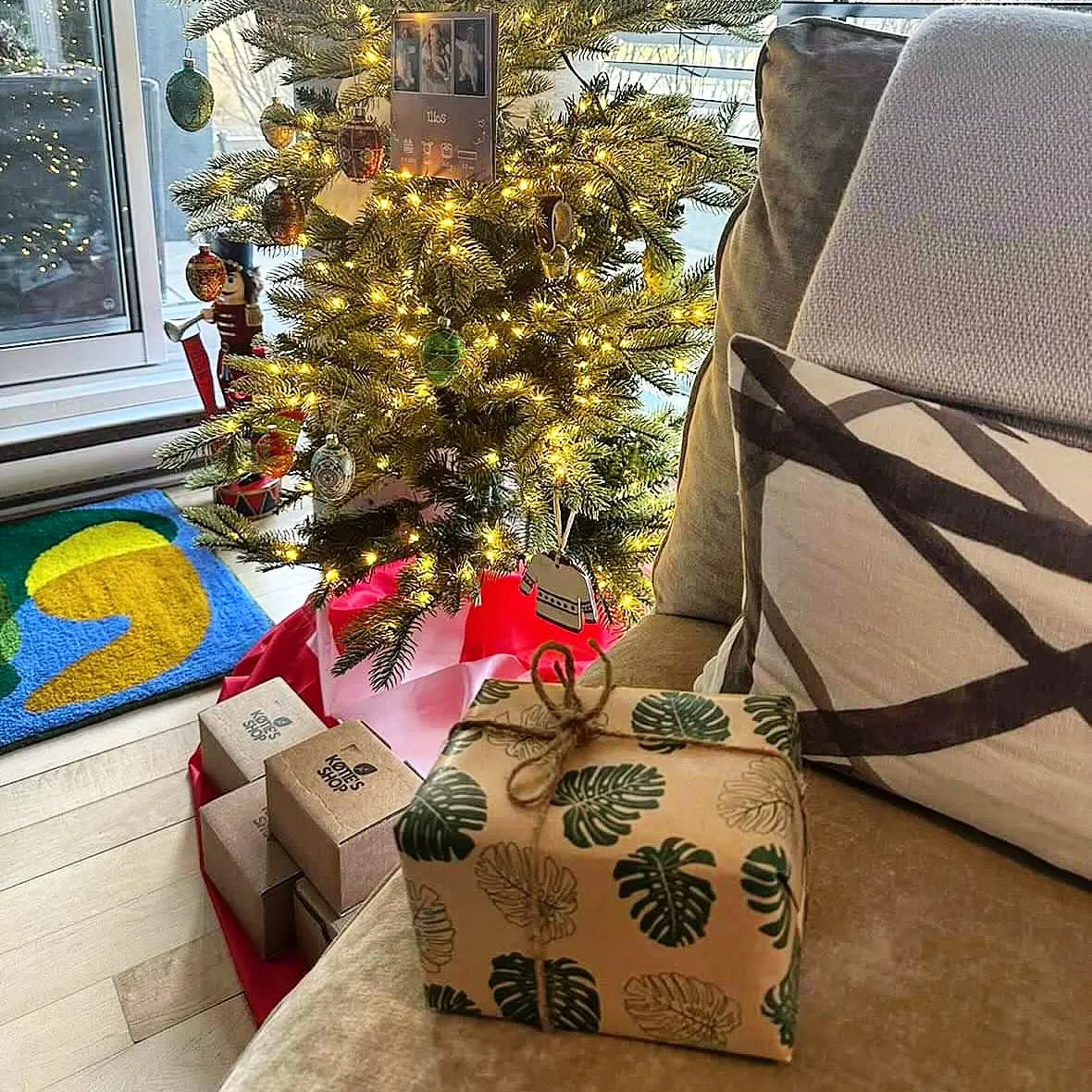 A Køtie Box is the perfect gift to give this holiday purchase it wrapped or unwrapped. All wrappings are biodegradable and containers are recyclable OR re-usable.
📸: @jeysenfortier
.
.
.
.
#giftboxes #giftsforher #giftideas #sustainability #sustainableproducts #montrealshopping #kotiebox