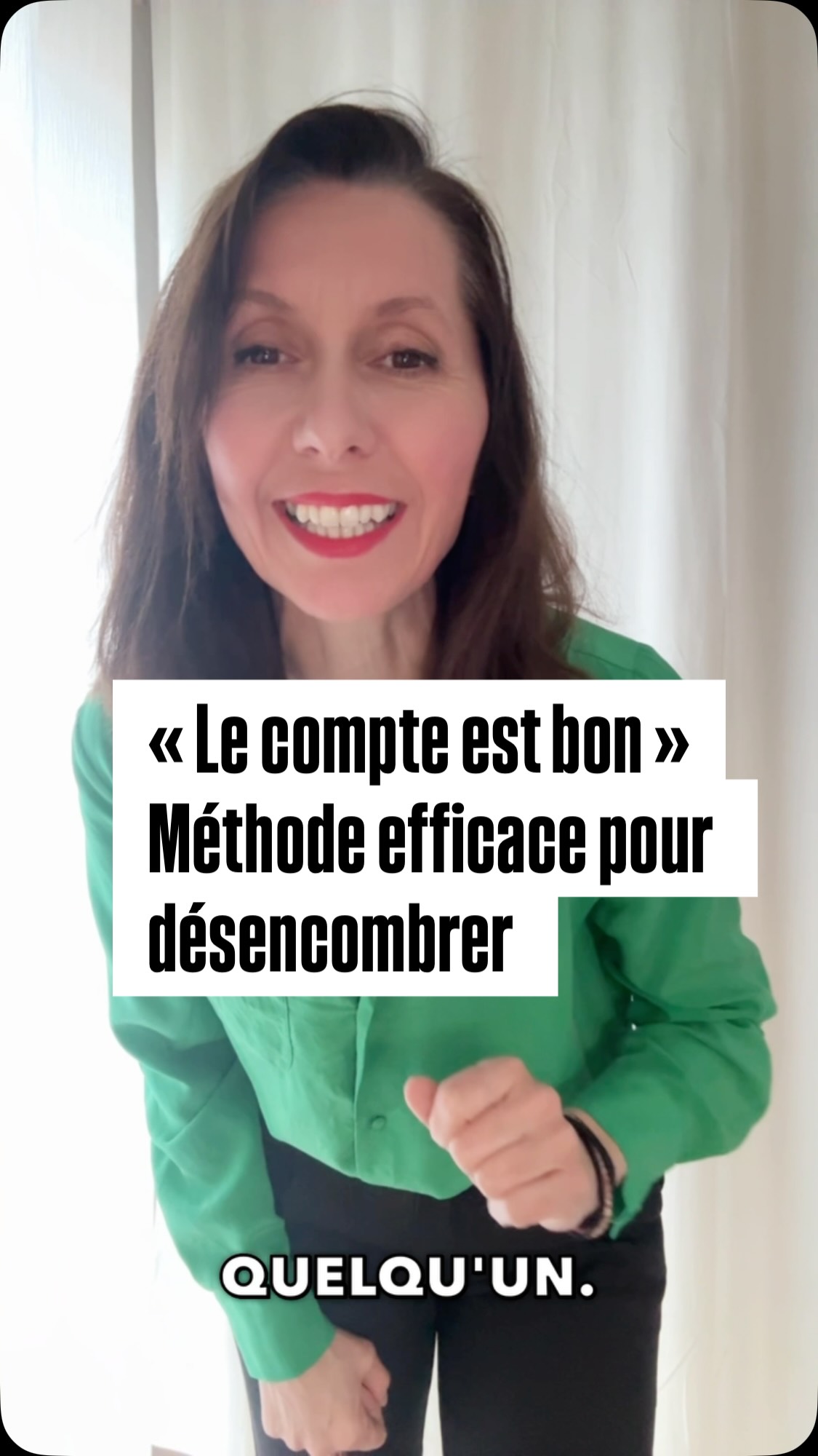 Et si le compte était bon chez toi ?
On croit souvent que pour désencombrer,
il faut analyser, trier, hésiter, replonger dans l’émotionnel…
👉 Et si je te disais qu’il existe une méthode simple, concrète et presque ludique
pour faire de la place sans se prendre la tête ?
Je l’appelle la méthode « le compte est bon »
🎯 Le principe est ultra simple :
Au lieu de te demander
👉 “Est-ce que je garde ou je jette ?”
Tu te poses une autre question, beaucoup plus efficace 👇
👉 De combien ai-je réellement besoin au quotidien ?
Tu fixes un nombre.
Puis tu choisis le meilleur de tout
👖 Exemple très parlant :
Tu as 25 jeans.
Mais dans la vraie vie, pour bosser, sortir , trainer, laver facilement …
👉 10 jeans te suffisent largement.
Résultat ?
Tu choisis les 10 meilleurs.
Ceux que tu aimes.
Ceux que tu portes vraiment.
Les 10 meilleurs quoi !
Le reste sort presque tout seul. Sans débat interminable, sans même trop les regarder.
Ils ne sont pas dans ta best liste ?
Ils s’en vont
🍽️ Et ça marche partout dans la maison :
• 12 assiettes pour une famille de 4 ? ✔️
• 12 verres, 12 fourchettes, 12 cuillères ✔️
• 3 poêles, 1 sauteuse ou wok, 1 cocotte ? ✔️
👉 Ce n’est pas vivre avec moins.
👉 C’est vivre avec juste ce qu’il faut, en choisissant le meilleur.
💛 Pourquoi j’adore cette méthode ?
Parce qu’elle :
✔️ remet dans la réalité
✔️ enlève le flou
✔️ simplifie les décisions
✔️ fait gagner un temps fou
✔️ et rend le désencombrement beaucoup plus léger et rassurant
🎯 À toi de jouer : le compte est bon ?
Dis-moi en commentaire 👇
👕 combien de tee-shirts te semblent suffisants ?
👖 combien de jeans ?
🧦 combien de paires de chaussettes ?
Ou dis-moi simplement si tu as deja essayé cette méthode chez toi ?
👇👇👇
Je te lis 💬
Sandra, ta home organiser passionnée ❤️
Ma devise : rien ne sert de ranger il faut d’abord trier
#homeorganiser
#homeorganiserlyon
#desencombrement
#rangementmaison
#maisonorganisée