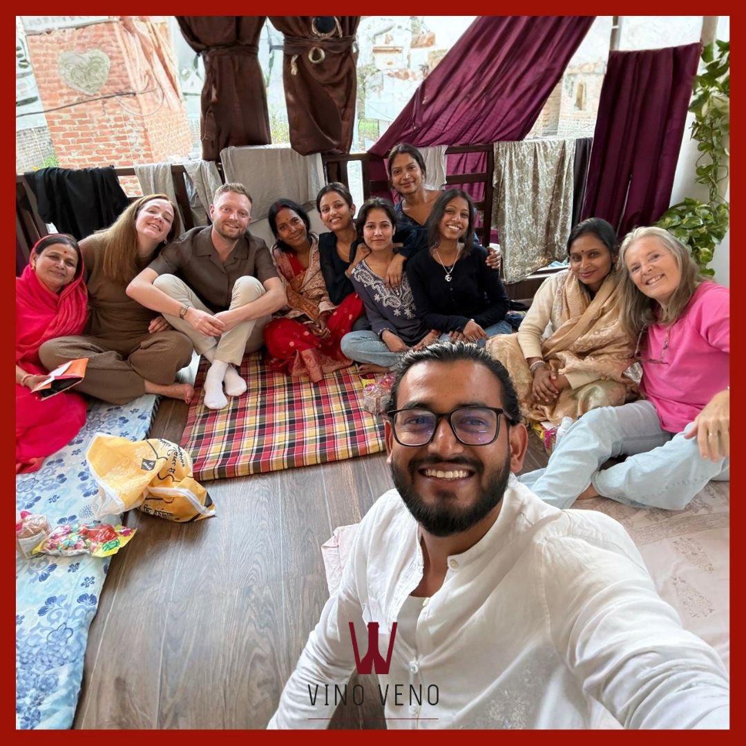 India, wat was je geweldig! Vol overgave hebben we genoten van de lieve mensen, een bruiloft vol rituelen, dansen, eten, de prachtige cultuur, koeien, tuk tuks, tempels, heerlijk weer en zoveel meer ❤️
Inmiddels weer lekker aan het werk met de restjes henna nog op mijn handen 😉
Mijn lieve mama hield een blog bij met al onze ervaringen, mocht je het leuk vinden om te lezen: https://avedadotblog.wordpress.com/author/caroaveda/