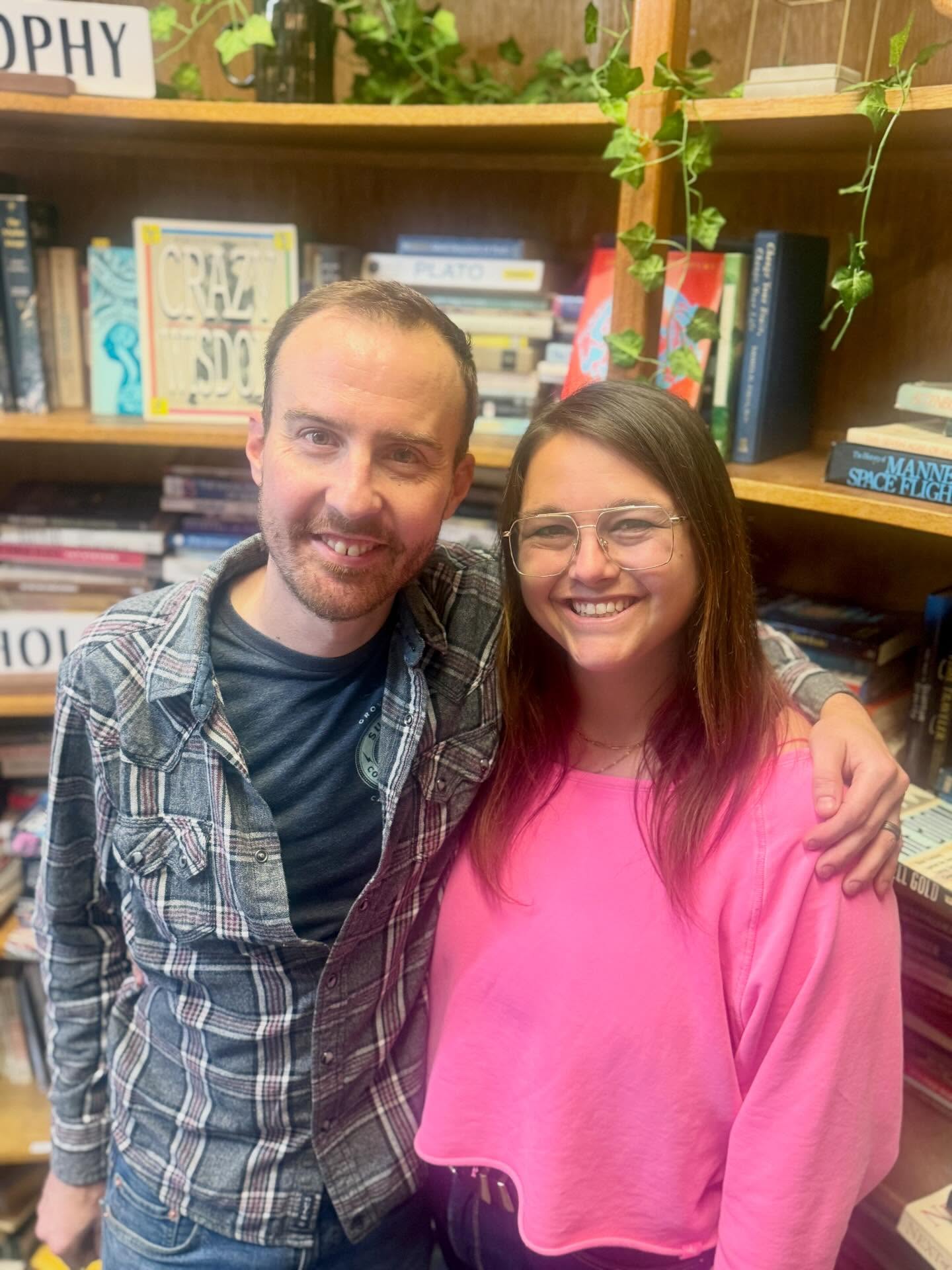 ♥️ Happy Valentine’s Day from these two lovebirds who met in the bookstore they now own ♥️