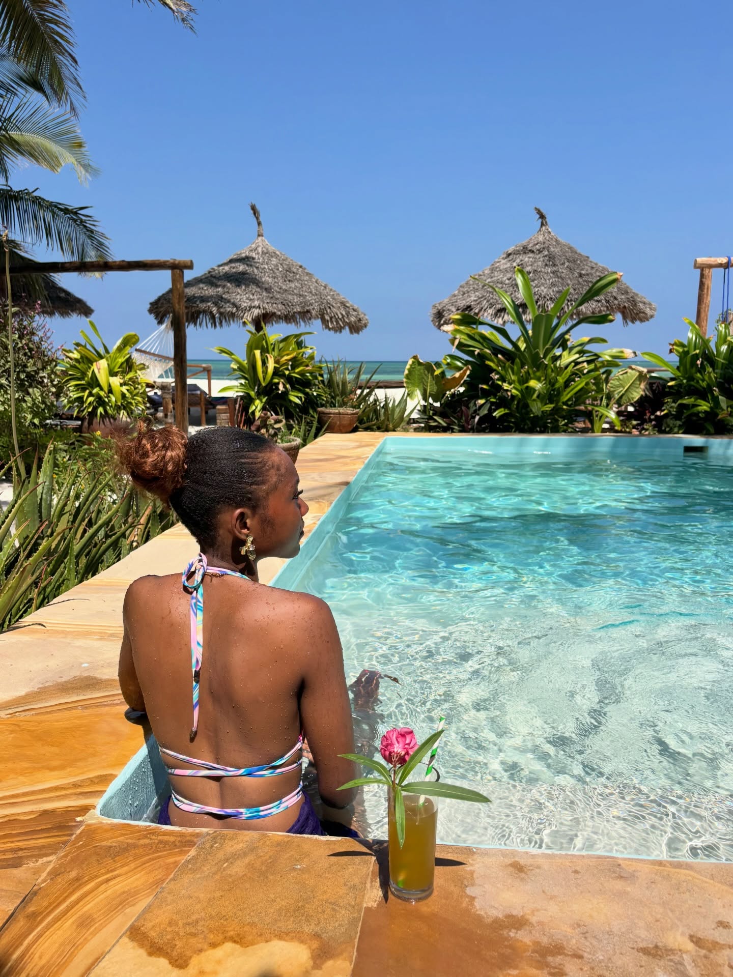 💎💎💎 Full relaxation today at Villa Thamani: time spent between the pool and our private beach, with the sound of the sea and the warmth of the sun. Just slow moments, pure comfort, and total peace. ☀️🌊💙