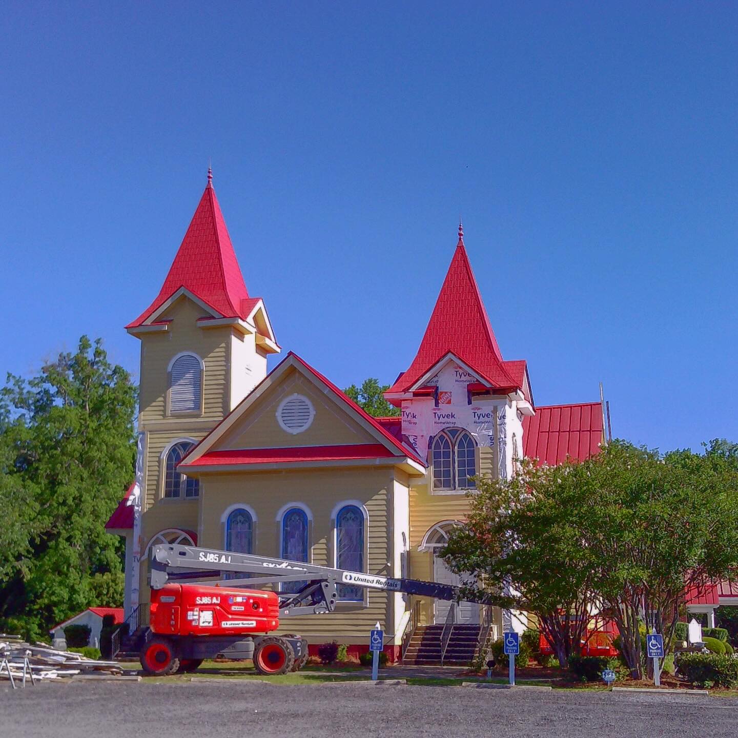 It’s a Tyvek castle with a rented trebuchet. #Chuzhao