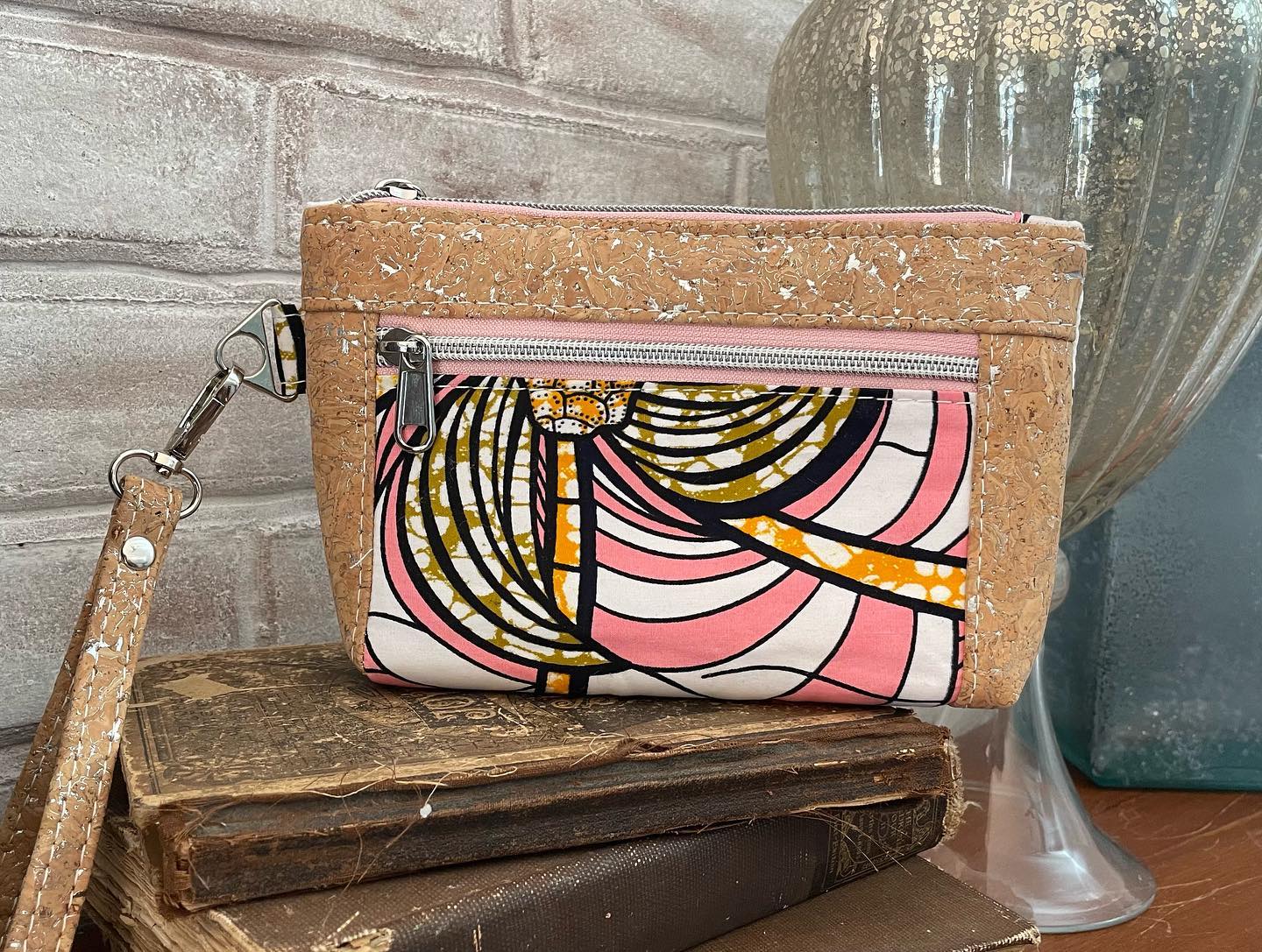 Devon Pouch
.
.
.
.
#365DaysOfSomething
#DontBeBusyBeProductive
#WhatsUnderMyNeedle
#YeahIMadeThat
#MakersGonnaMake
#ISewThereforeISwear
#CadeboDesigns