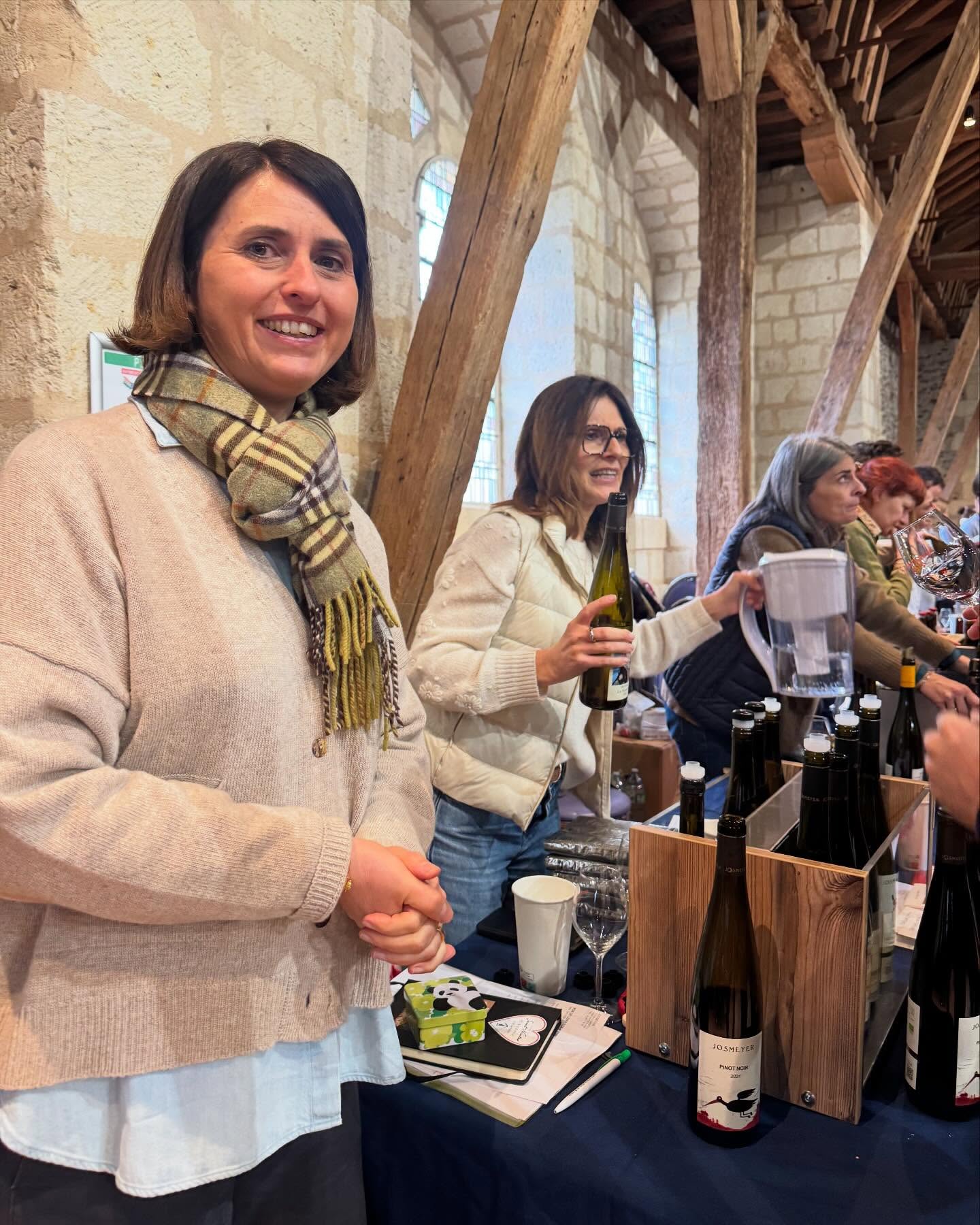 A few pictures from the prolific 2026 edition of Salon des Vins de Loire / Levée de la Loire / BioDyvin + Pénitentes + Greniers Saint-Jean / Madavin .. @domainejosmeyer @closdelecotard @domaineauxmoines.savennieres @domaine_des_pothiers (with Vincent Giraudon), Michel Chevré with Messieurs Poussier and Martray.
@maisonbonnard @domaineleccia @etiennemolyfr @domainemoly
I’ll keep the other pictures under wrap for now. Stay tuned.