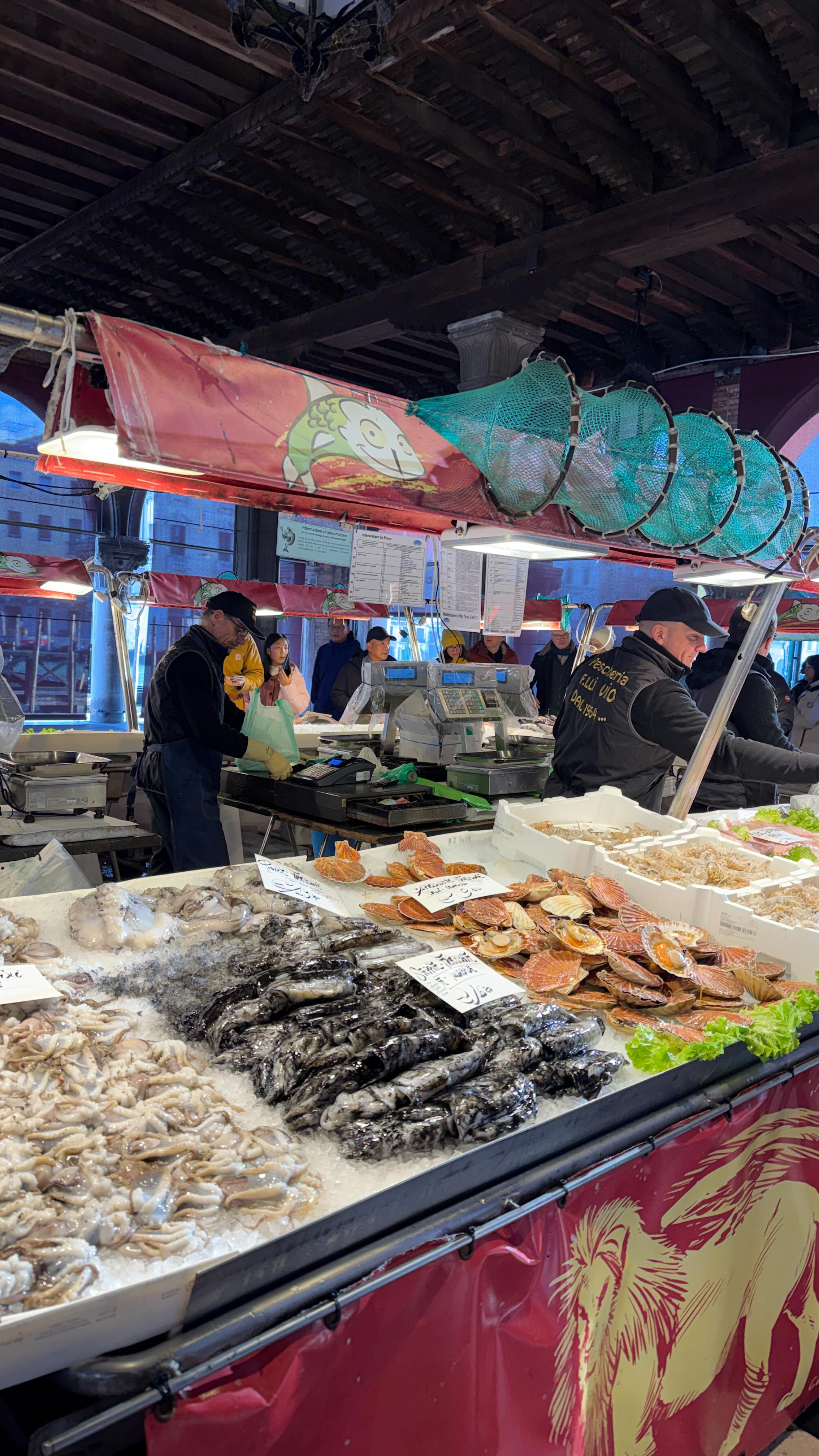 a rialto mercato run and a quick dish up in the new kitchen🕺