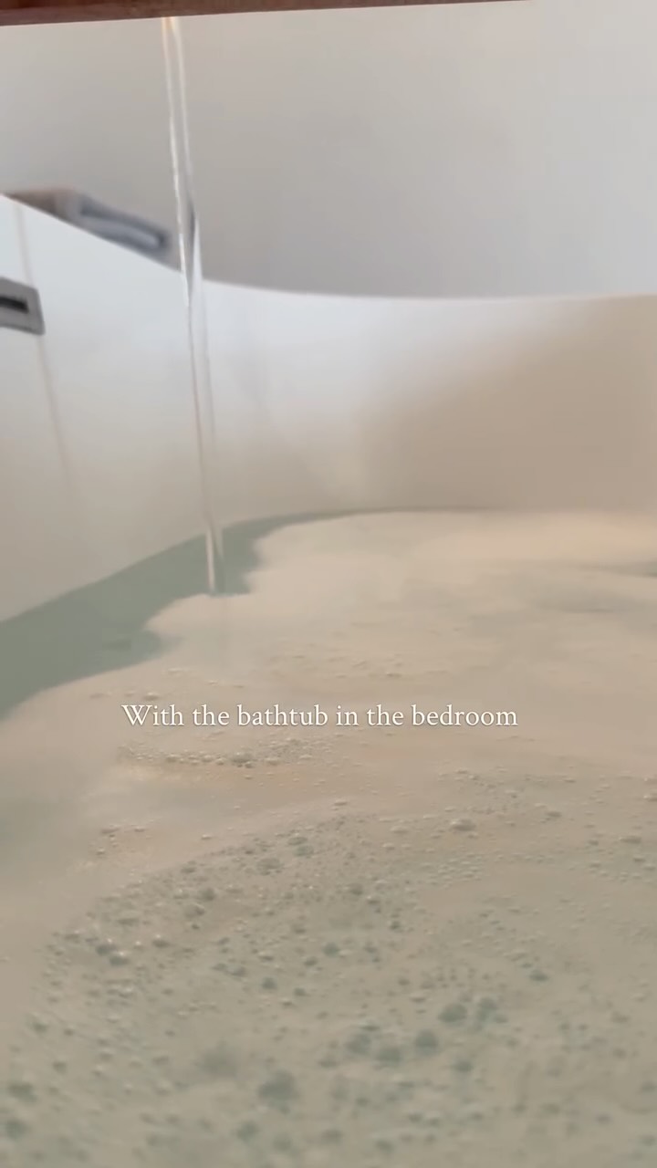 An invitation to step into the soft life.
A space designed for ease, The Art House.
Joshua Tree, California
#roomswithaview #softlife #travelinspo #valentinesescape #desertvacation