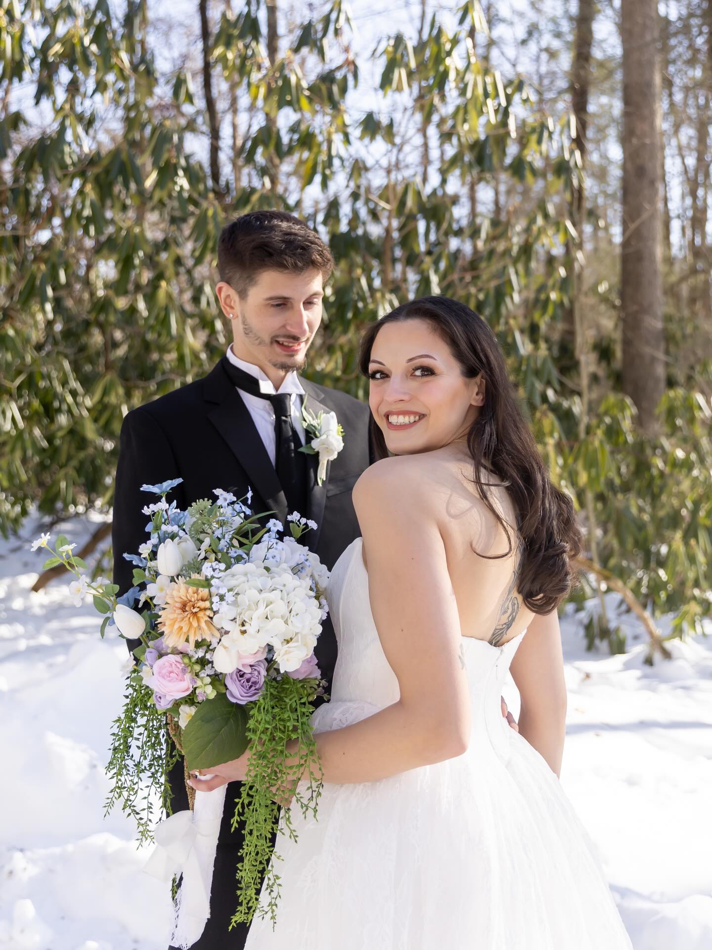 What a magical start to the Valentines Day weekend with a wedding in the woods @talltimberbarn
@itsdanamarie13
Such sweet family and friends by your side!!
#weddingsinthewoods #cortneytorresweddingphotography #talltimberbarnwedding #poconomountains #njphotographer