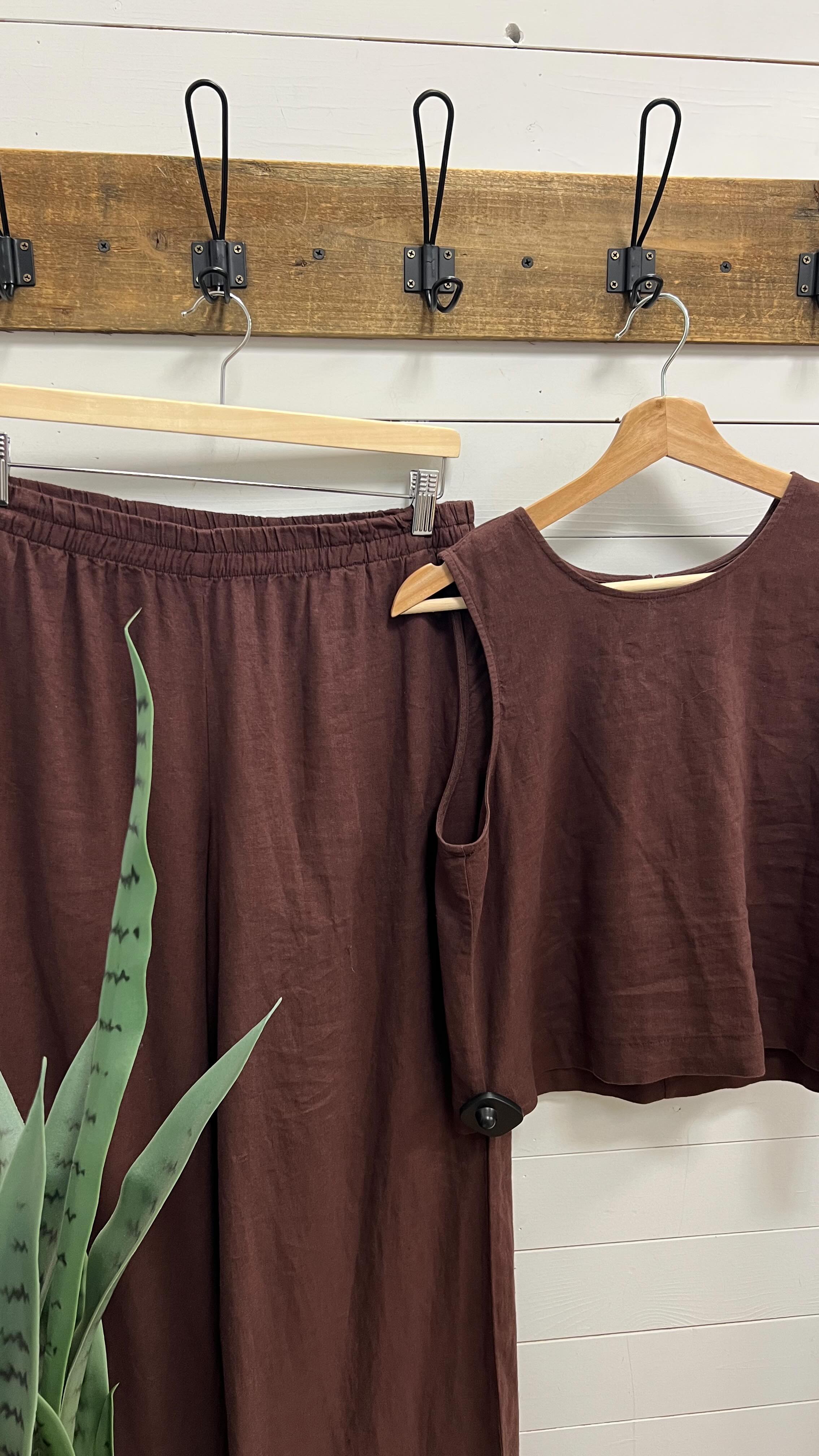 Spring is almost here and Coast has you covered for all your new-season style! Whether you’re looking for a lightweight cardigan or the perfect linen set, we’ve got it all.
Featured in this video:
• Z Supply Sloane Linen Top
• Z Supply Scout Linen Pant
• Z Supply Modern Slub Tee
• Z Supply Madina Rib Cardigan
• DU/ER High Rise Relaxed Short
• Herschel Classic Tote
Fresh, effortless, and ready for warmer days. Stop by and find your spring favourites! ☀️🌸