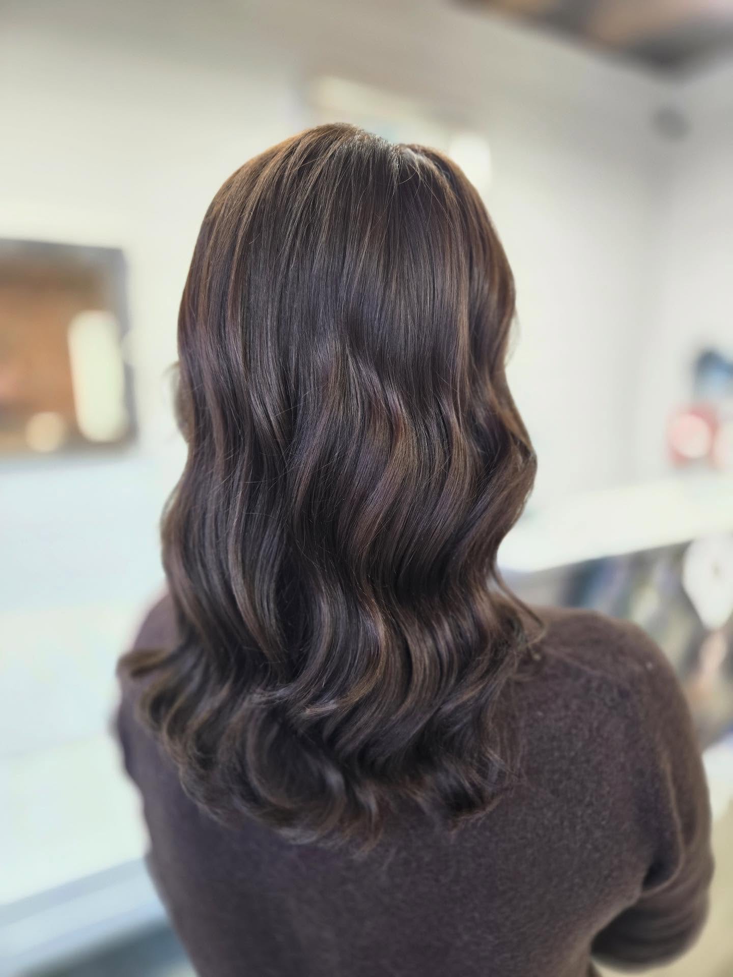 Rich, dimensional brunette 🤎
Soft depth, seamless blend, and shine that hits in every light. Healthy hair will always be the goal.
Signature brunette by Heather