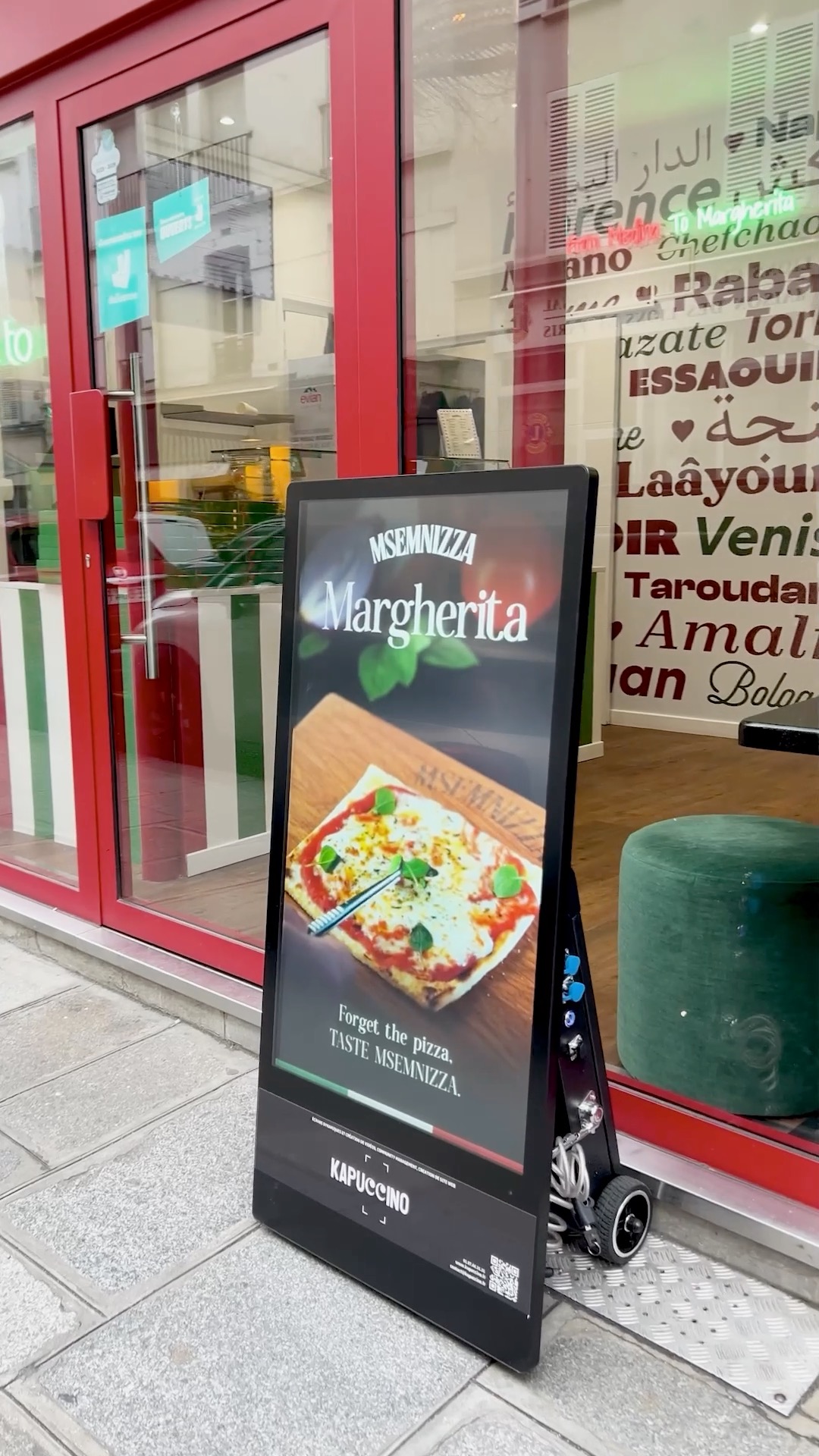 🎥 Avis client
« Nous sommes très heureux de travailler avec Kapuccino et nous recommandons vivement ! »
Merci Florian, cofondateur du restaurant Msemnizza, pour sa confiance 🤍
Il nous a confié la création de son chevalet digital pour dynamiser la visibilité de son restaurant… et le résultat parle de lui-même 👌✨
Un outil moderne, élégant et impactant pour :
✨ Attirer l’attention en vitrine
✨ Mettre en avant les menus & offres
✨ Moderniser l’image du restaurant
✨ Augmenter la visibilité et les ventes
Chez Kapuccino, on ne vend pas juste un chevalet.
On crée des supports qui travaillent pour vous 24/7 🚀
Vous aussi, vous voulez un chevalet qui attire, informe et convertit ? 👀🔥
📍 Agence : 150 avenue de Wagram, 75017 Paris
📞 Téléphone : 01 87 44 31 31
✉️ Mail : contact@kapuccino.fr
📎 Site web : www.kapuccino.fr
#AvisClient #ChevaletDigital #AffichageDynamique #RestaurantDigital #Kapuccino #Entrepreneurs #VisibilitéLocale #marketingdigital