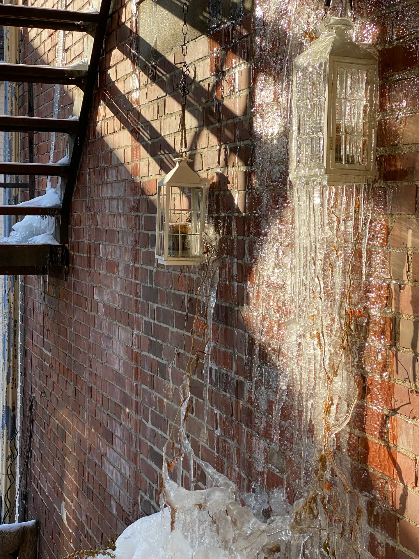 Hmmm….seems like a good day for a cozy fire 🪵🔥
Happy weekend, lovelies 💞