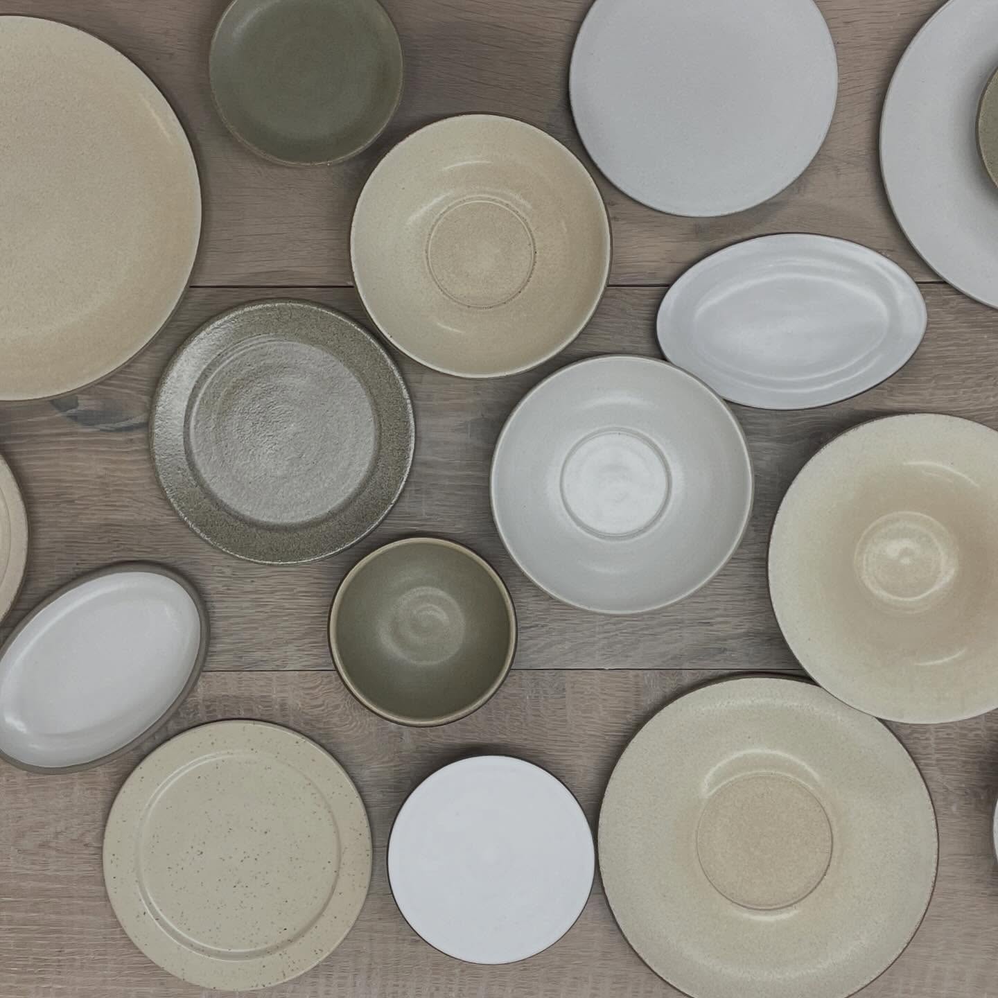We know we have been a bit absent but it is for a good reason. Busy days here at the studio and many exciting things are coming with a few restaurant openings in London, the UK and abroad. Pallets are shipping on a monthly basis from our studio!
#Sofiaceramics #handmade #pottery #bowls #plates