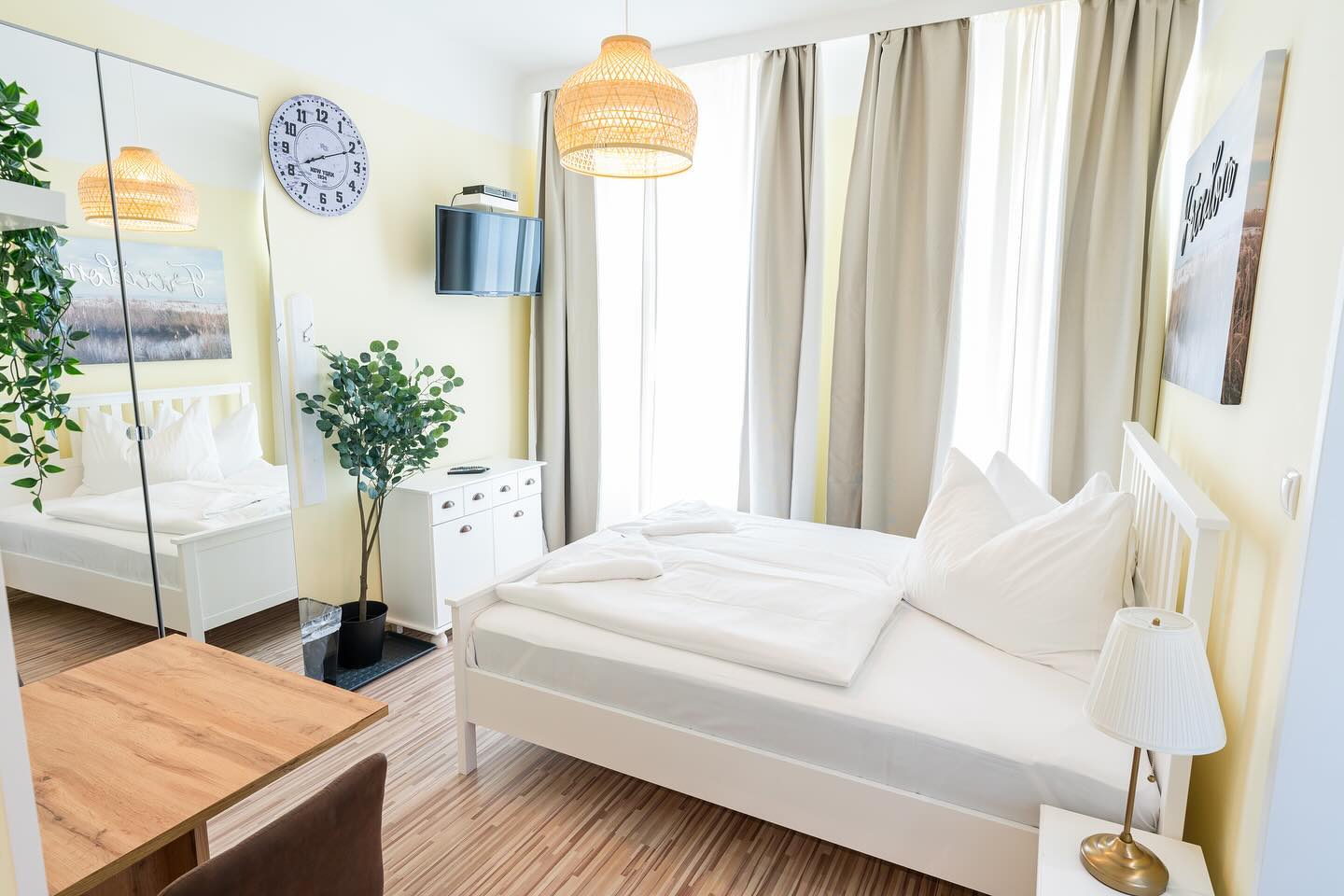 Hotel Schönbrunn by Vienna Living Apartments
© @michaelsabothafotografie
#wien #vienna #travelvienna #citytrip #viennatouristboard #apartment #apartmentdecor #prater #praterwien #viennanow #viennaaustria #viennagram #riesenrad #riesenradwien #explorevienna #whattodoinvienna