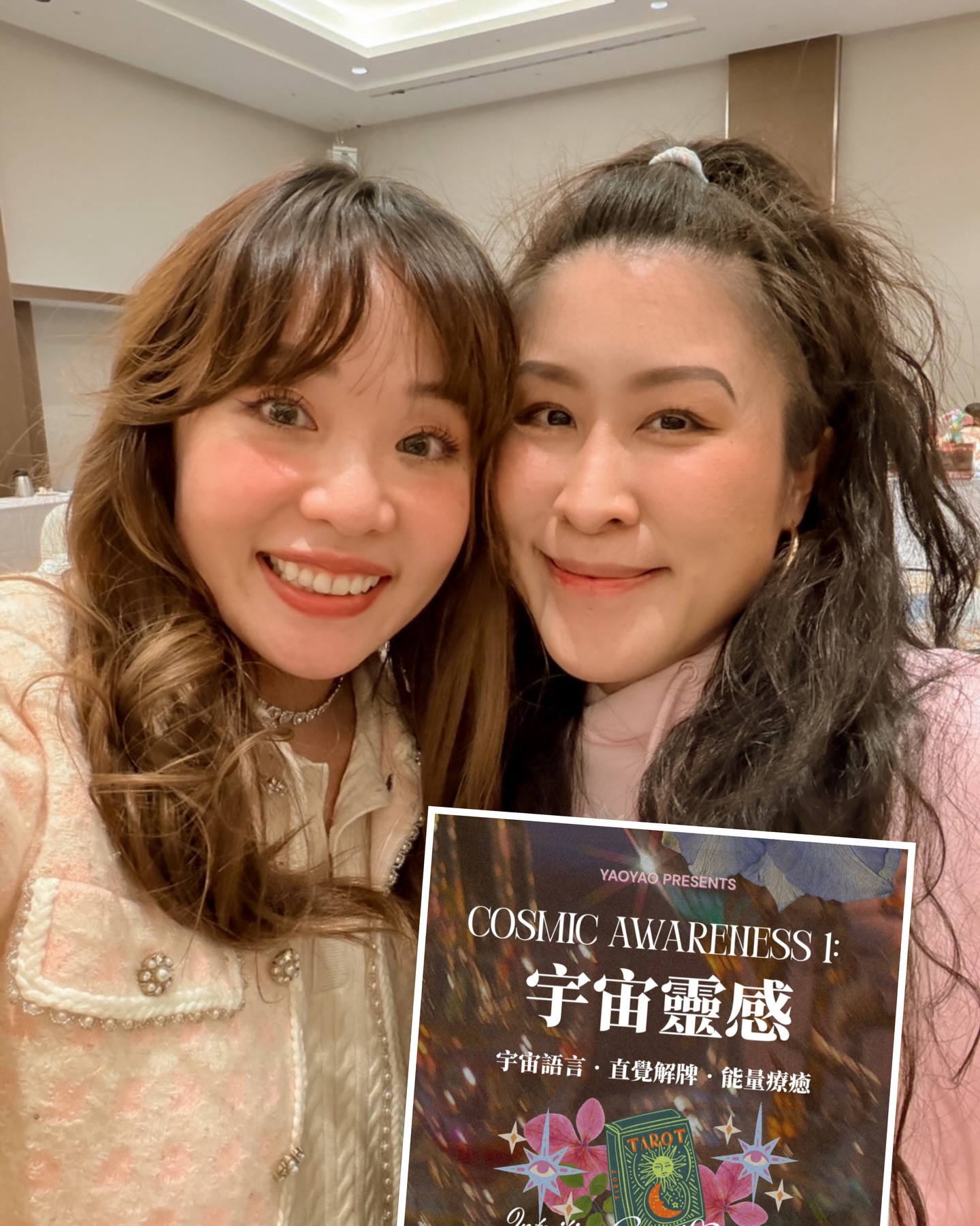 /
前兩天去找我的soul sis @yaoyao.lin 玩,她用她自己最新創作的靈性系統「宇宙靈感1」,針對我近幾年一直在處理的神經系統問題做了一次解讀療癒。
這次浮出來的沒有什麼太大的議題,也可能是之前清理滿多了,所以大部分是近期有覺察到,但沒時間處理、懶得處理,或覺得暫時不礙事就先放著的東西(殊不知才沒有不礙事呢~^_^)。
於是宇宙靈感就按照它被設計的樣子自信地展現——快速解讀訊息、洞察信念、釋放轉化⋯⋯把我內在那些散落四處、各自積了或多或少灰塵的東西,重新清理和歸位。
該洗過的洗過、該放好的放好、該丟掉的丟掉⋯⋯過程毫不費力,短短二三十分鐘,咻咻咻!結案!真的最喜歡這種不囉唆直接看答案的療法!(Btw, 靈魂藍圖也是沒在囉唆,直接讓你靈魂裸體的喲~)
宇宙靈感1(據我目前所知)是結合牌卡、直覺解讀、潛意識轉化的一套療法。雖然以牌卡為主角,但應用上卻不是一般的牌義解讀,而是作為讀取直覺訊息的媒介。
延續前幾篇思考關於希塔療癒的真諦,我覺得宇宙靈感系列也同樣,是在憶起內在知曉的旅程中,能夠練習自我信任很棒的輔具。為的終究是,相信自己能夠去相信那些,自己早已知曉的真相和真理。
遙遙之前跟我說,她相信透過練習,人們一定可以不管拿到什麼都能解讀,就算是一個人揉過的衛生紙,都能解讀到訊息。我也相信。
而且我相信這不是什麼困難的超能力,就只是一個人有多大程度的與自己的本質對齊、憶起內在知曉、憶起自己是誰而已。(《一個瑜伽行者的自傳》讓人掉下巴的故事才多咧~)
一定程度的憶起,別說解讀,連移山倒海說不定都不是什麼難事,只不過到了這個階段,大概也沒心思移什麼山、倒什麼海了,因為已然活在平靜與愛裡。
-
好的~所以對這樣的療法或境界有興趣的人,可以從遙遙自創的「宇宙靈感1」入場開始玩~
我自己尤其推薦給靈性新手,因為我覺得遙遙很像靈性圈的幼兒老師,總是超級無敵有愛和耐心,用生動、生活化且超歡樂的方式教導智慧。
所以如果對於靈性學習有膽怯(怕學不好、怕聽不懂、怕老師很高冷⋯⋯之類的學習創傷),找遙遙就對了!她會牽著妳的手,帶妳照一個,可以看見自己有多棒的鏡子!
👉🏼聯繫遙遙 @yaoyao.lin
Syvia xx
-
🧸 Syvia Wang 〽️
🍭靈魂藍圖解讀師認證培訓課
🍭希塔療癒核心四階認證課程
🍭靈魂藍圖解讀/希塔療癒/靈性解讀
🔗首頁連結預約報名💕