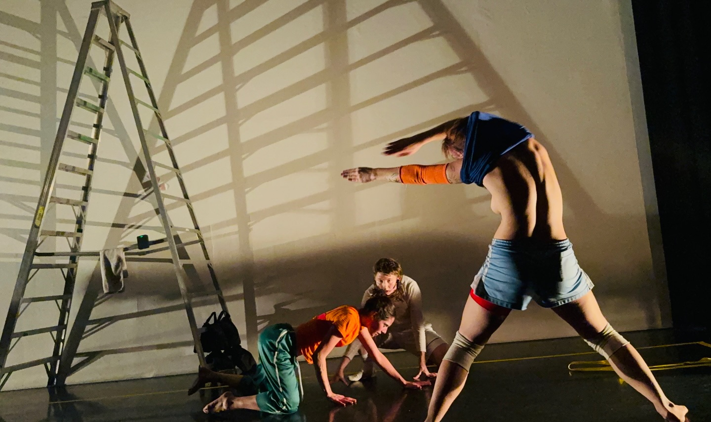 couple ‘o moments from last nights performance of FREE ALL NIGHT LONG by @1enamartin @mandolinoelani @johnnykingjohn.tooth, also featuring @mason_rose_ @elizaloran @scott4less, lighting by @roryjamesleech /// Don’t miss the Final Performance TONITE 8:00pm @highwaysps / TIX via 🔗 in bio.