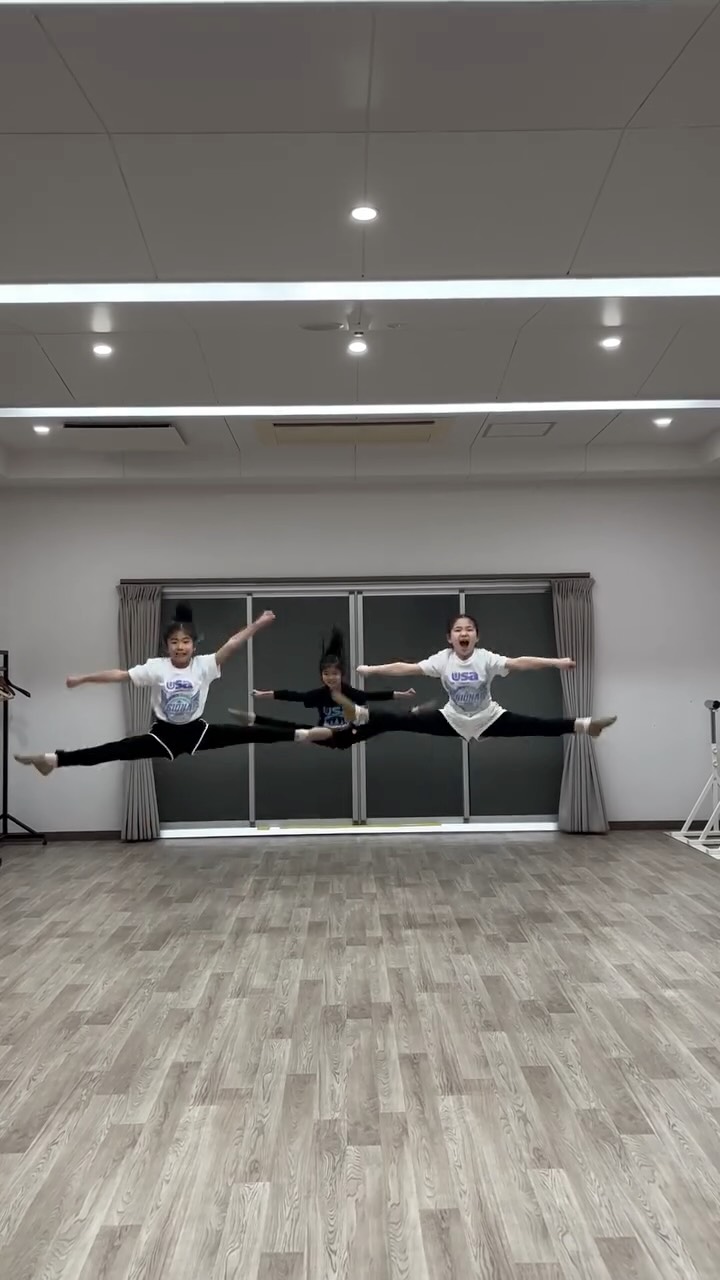 
スキルアップクラス💎✨
もっと上手くなりたい!を、形に。🌈
柔軟・ターン・ジャンプなど、チアダンスに必要な基礎技術を丁寧に強化します🤩🩰
自分の体が思い通りに動く楽しさを実感し、
自信とレベルアップへとつなげていくクラスです✨💫
#レインボースターチア #チアダンス #チアリーダー #藤沢チアダンス #鎌倉チアダンス