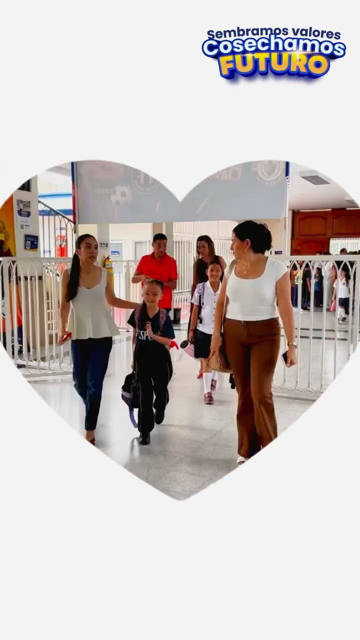 Educar es aprender a acompañar con amor. 💙
En la Escuela de Padres del CSPC caminamos juntos, fortaleciendo la formación integral de nuestros estudiantes desde la familia.
A través de diversos espacios formativos como: Ejercicios Espirituales, Encuentros con Cristo y FAS, entre otros, nos reunimos para conocer, dialogar y acompañar, permitiendo a los padres de familia discernir con el corazón y fortalecer su vocación de ser padres.
✨ ¡En el CSPC formamos para la vida!