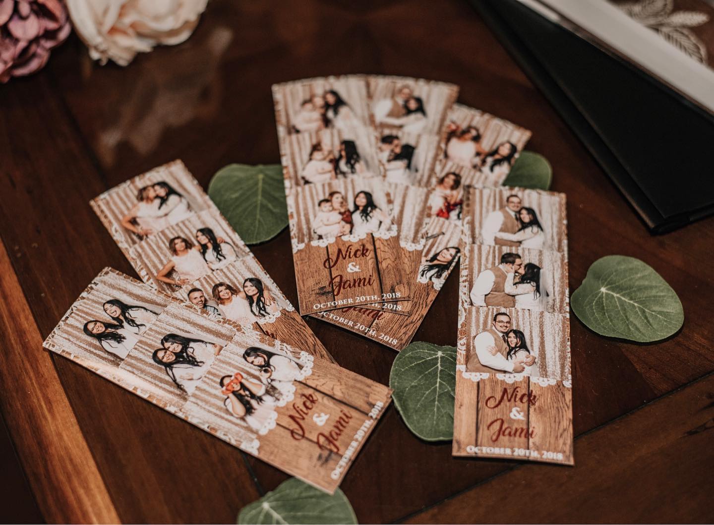 UTAH BRIDES! Are you planning your wedding for 2019? We would love to be part of your perfect wedding. Give your guest something to remember with our UNLIMITED prints, fun props, and open air design. 🍃📸