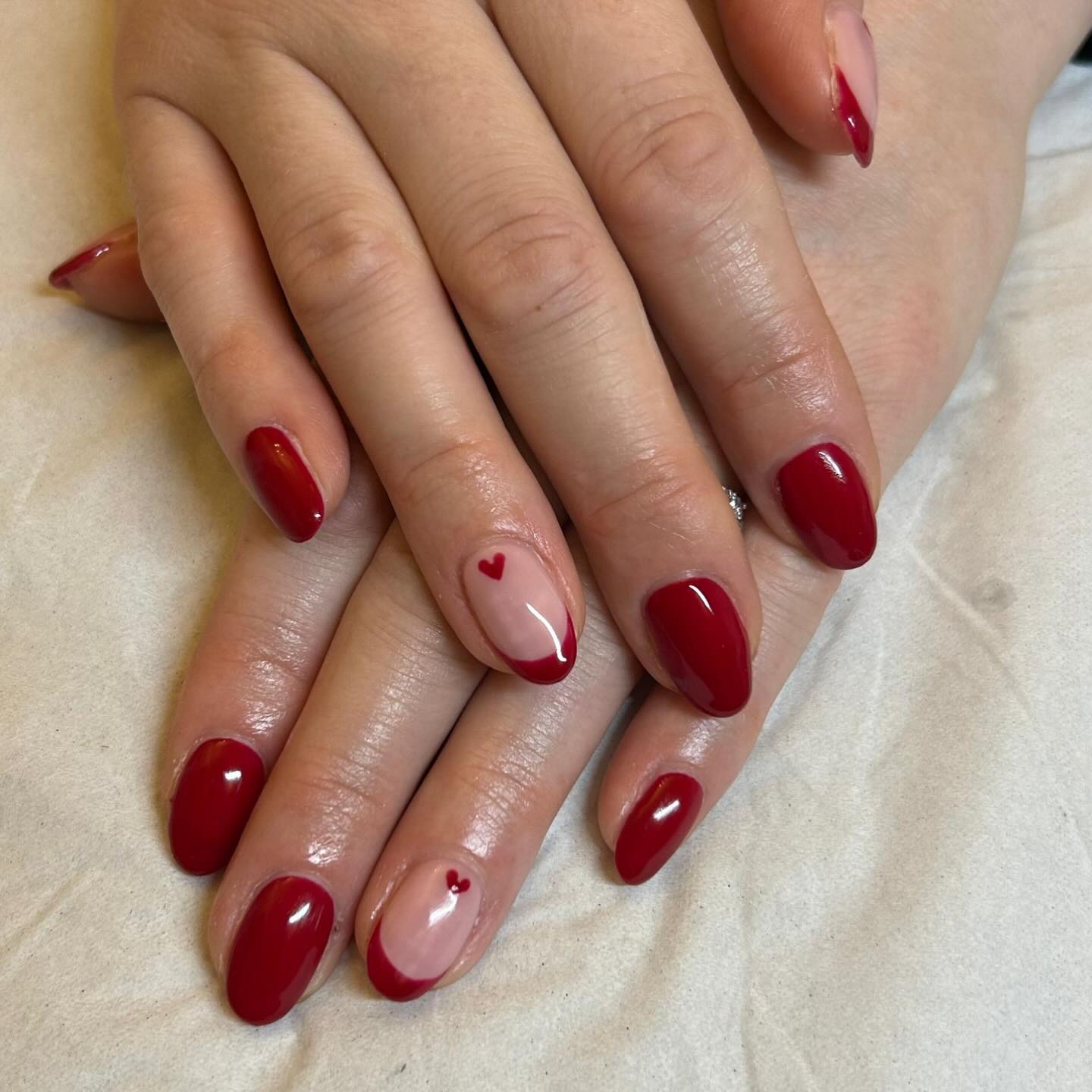 Dressed in rouge for Valentine’s 💄💘
Nails doing all the talking.
@izabellehammonuk