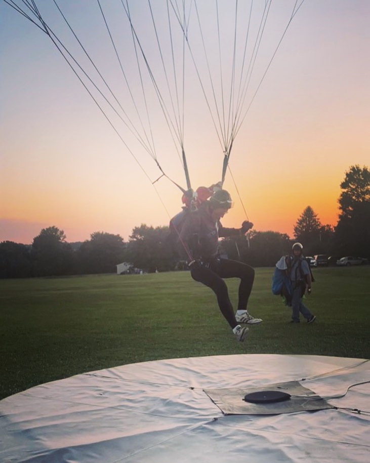 Sunset dead center accuracy landings. 😍🤩😍 #skydivericks #classicaccuracy