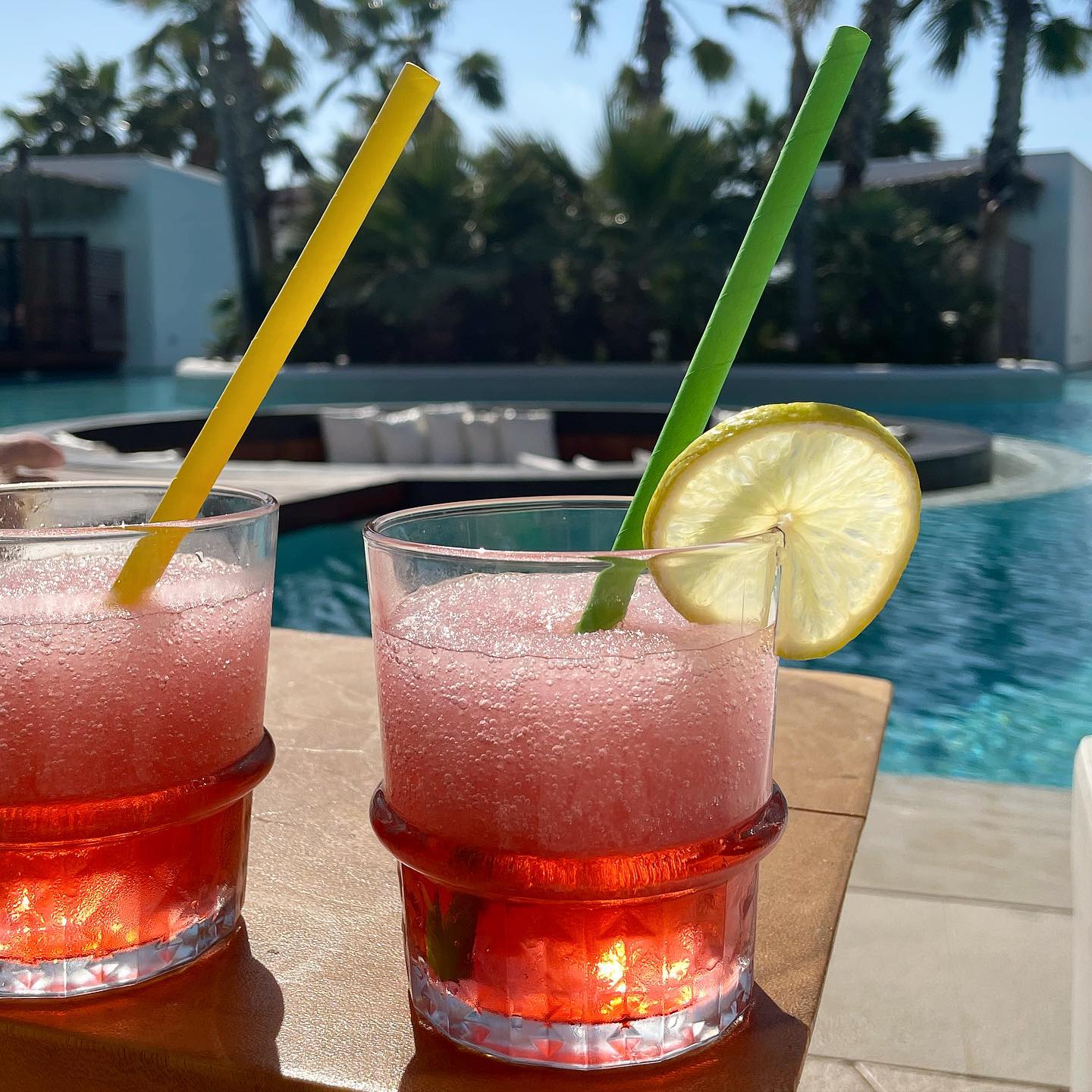 Happy Friday ☀️🍹🇬🇷